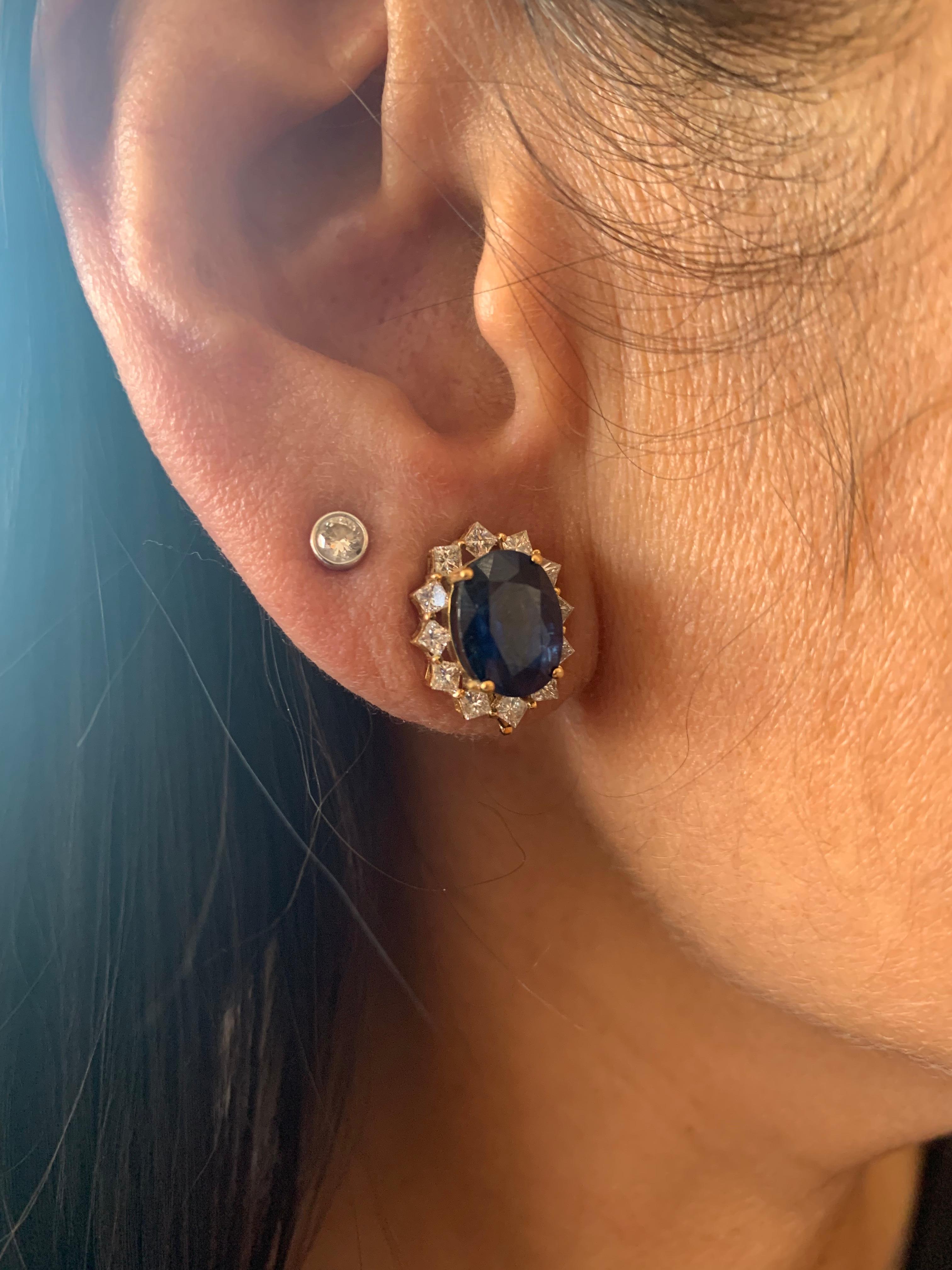 Modern Blue Sapphire Stud Earrings with Diamond in 18 Karat Yellow Gold For Sale