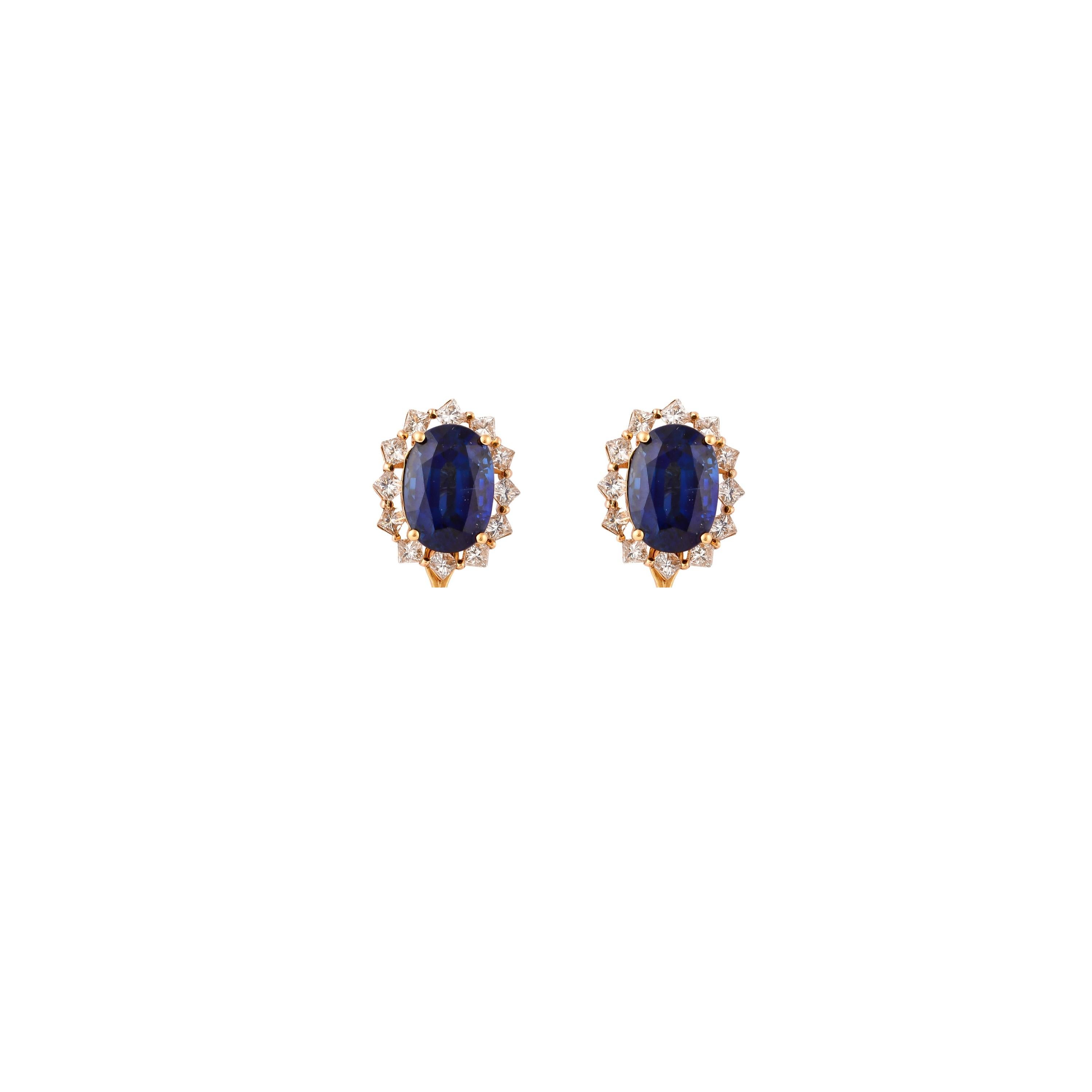Blue Sapphire Stud Earrings with Diamond in 18 Karat Yellow Gold In New Condition For Sale In Hong Kong, HK