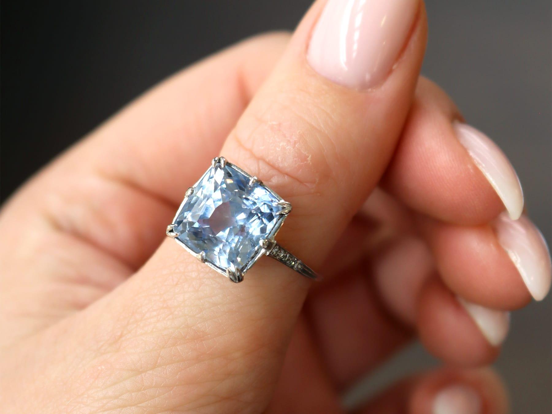 Taglio cuscino Anello con zaffiro del Madagascar e diamante in platino - Antico in vendita