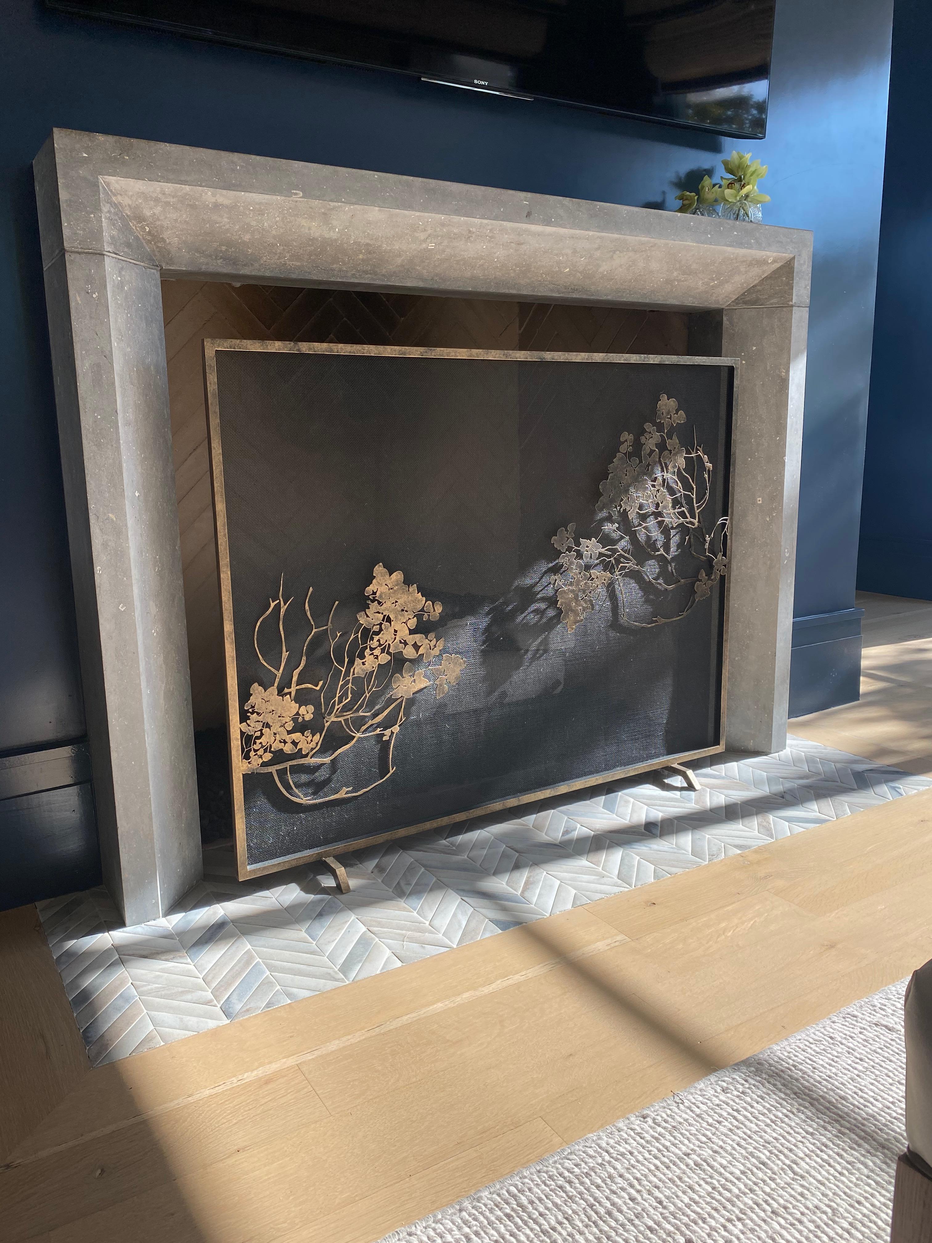 Madalyn Fireplace Screen in Hand Painted Gold Rubbed Black by Claire Crowe  In New Condition For Sale In Dallas, TX
