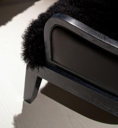 Sillón bajo de madera de cordero negro Madama en roble