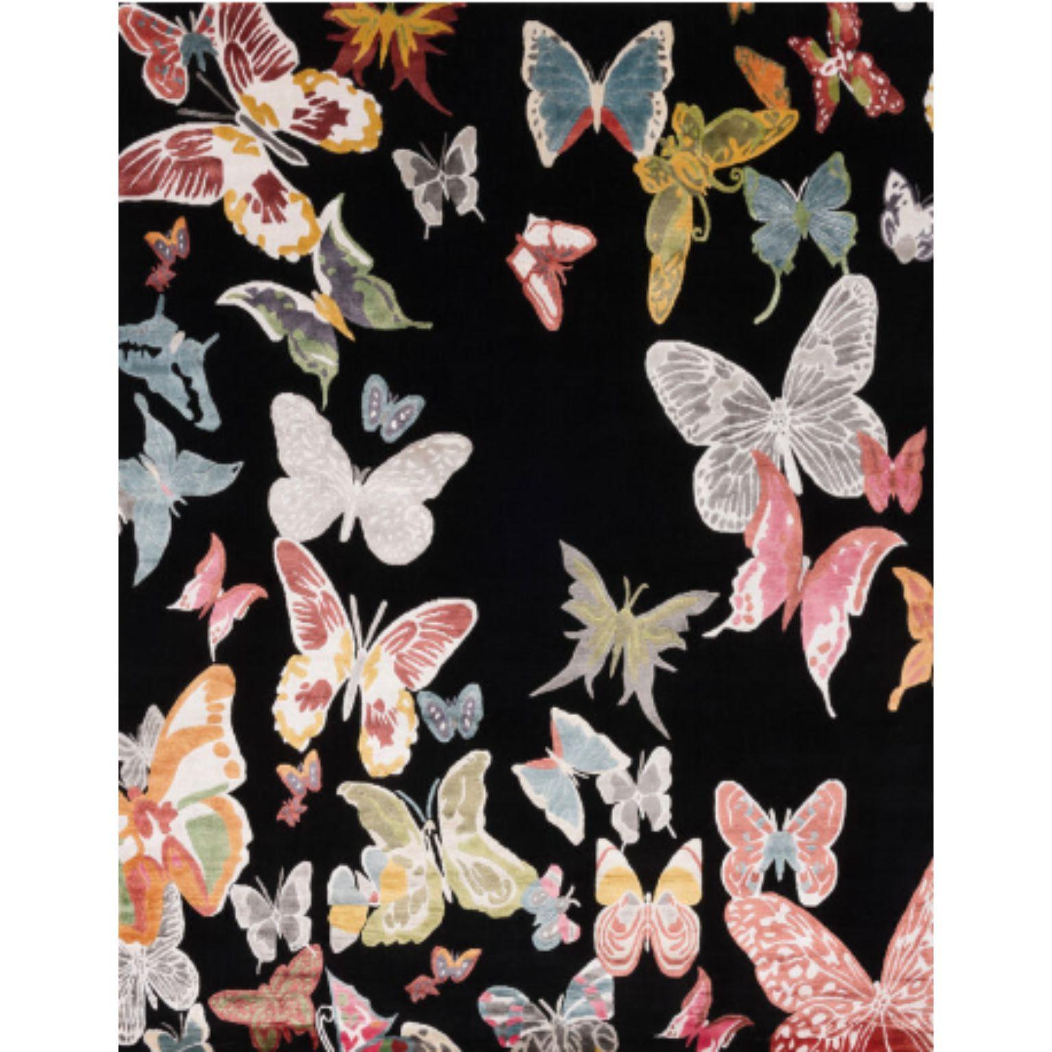 Tappeto MADAMA BUTTERFLY 200 di Illulian
Dimensioni: D300 x H200 cm 
Materiali: Lana 50% ,  Seta 50%
Sono disponibili varianti e i prezzi possono variare a seconda dei materiali e delle dimensioni. Contattateci.

Illulian, storico e prestigioso
