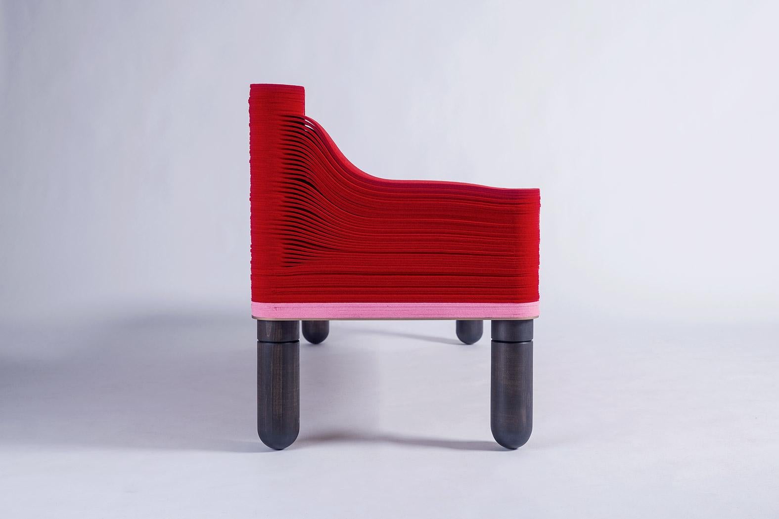 Feltro Madame D, Chaise Lounge in feltro e Wood, Drake / Anderson in Stackabl in vendita