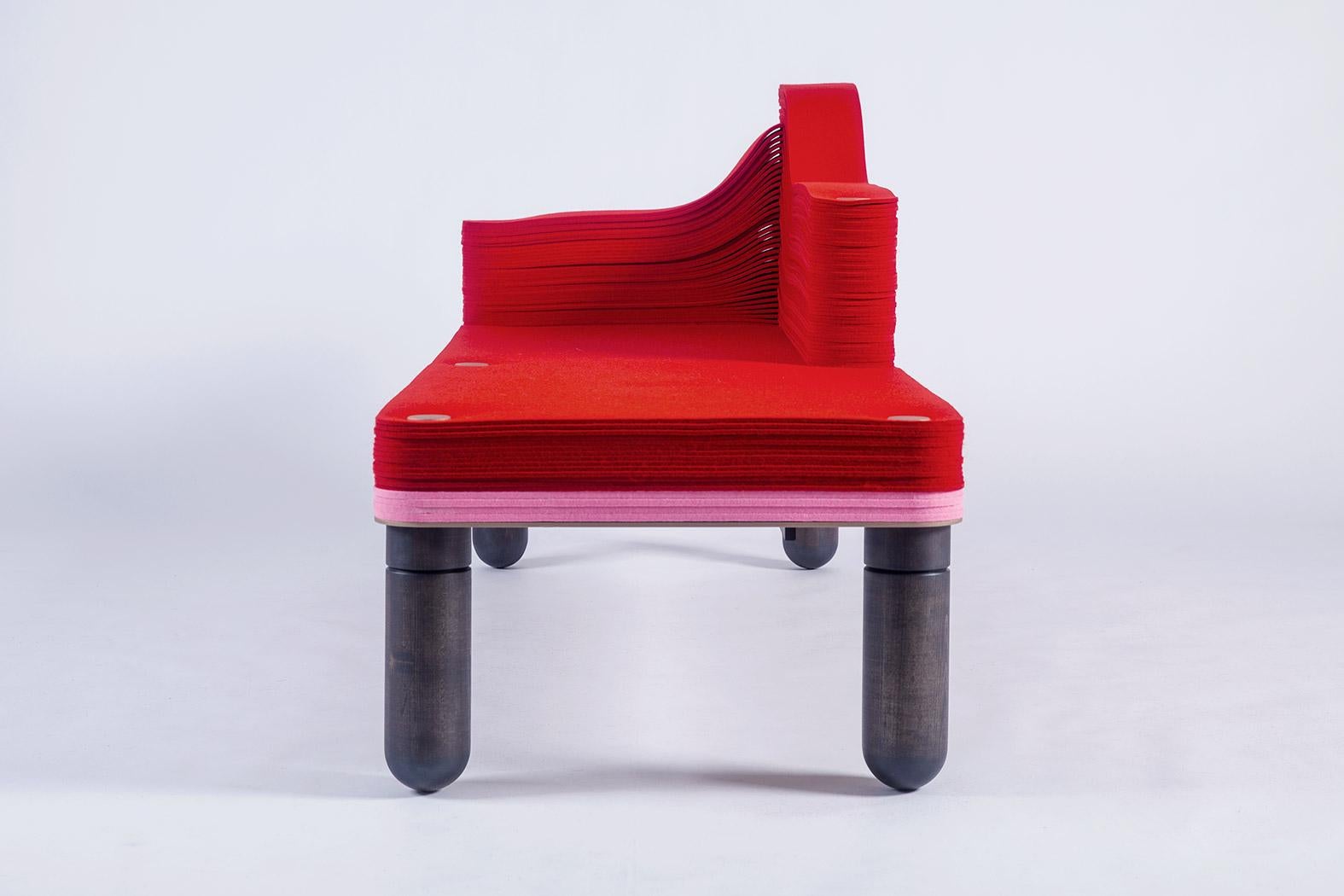 Chaise longue Madame en feutre et bois, Drake/Anderson à Stackabl en vente 4