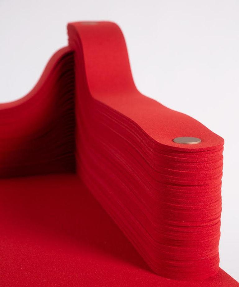 Chaise longue Madame en feutre et bois, Drake/Anderson à Stackabl en vente 2