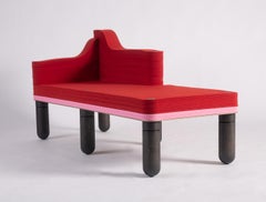 Madame G, Tumbona de fieltro y madera, Drake / Anderson en apilable