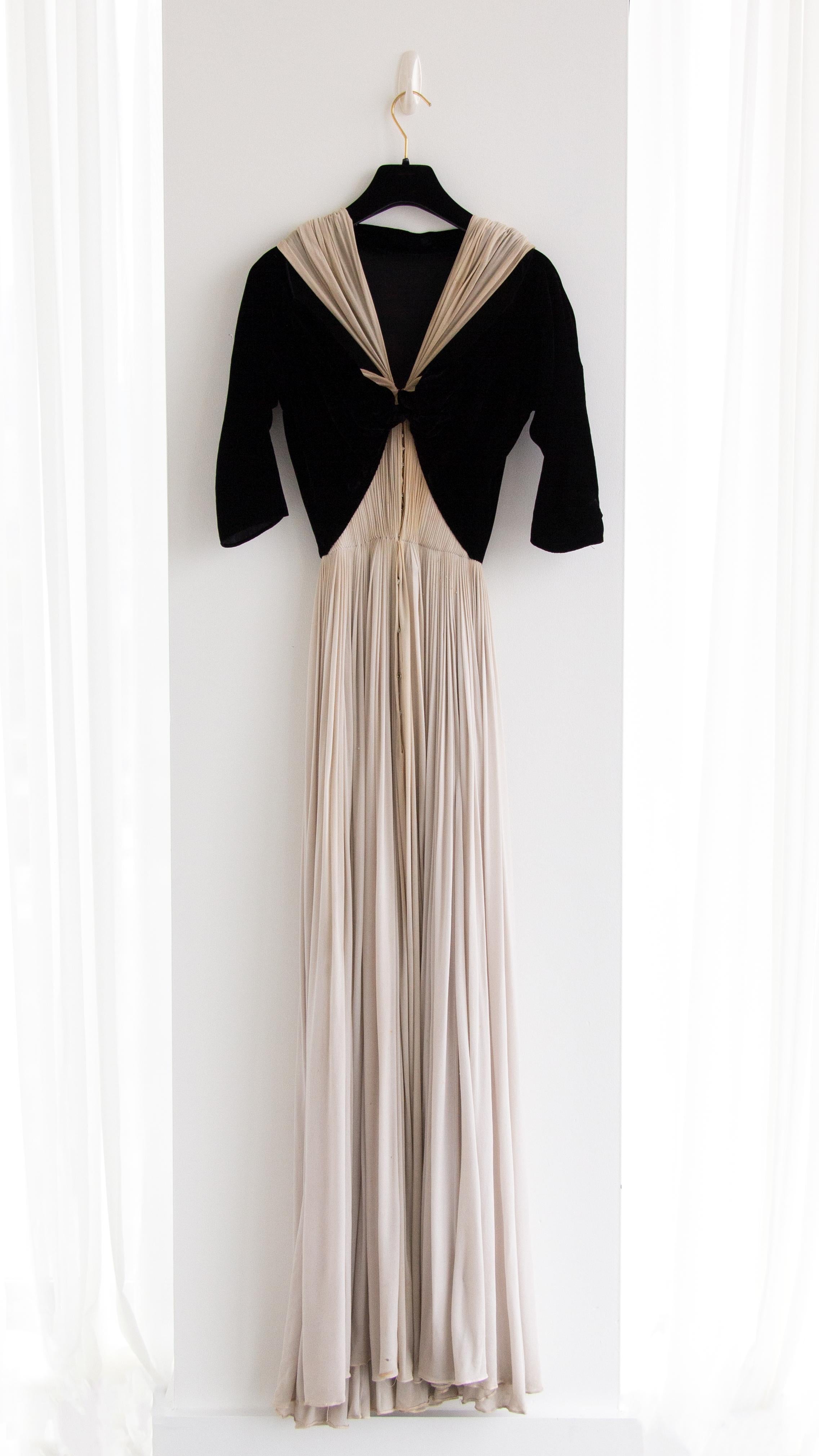 Madame Gres 1954 Personally Owned Black Velvet Grey Silk Draped Pleated Gown In Fair Condition For Sale In Jersey City, NJ