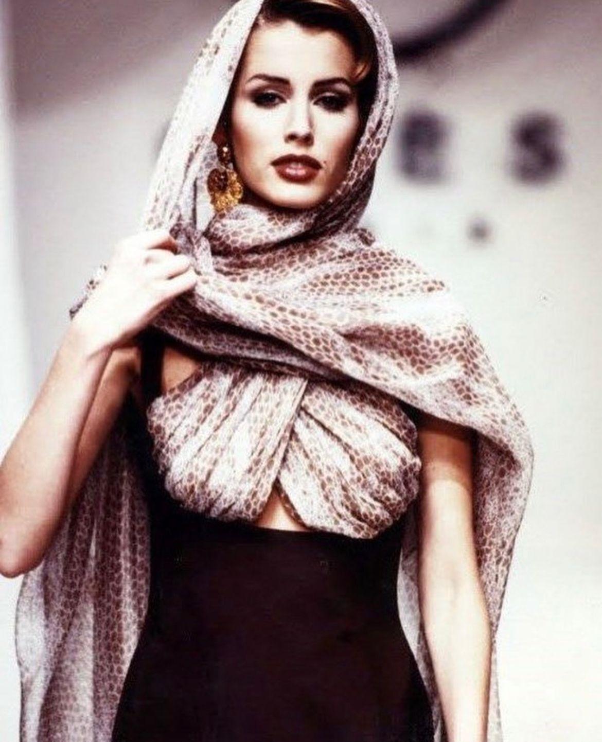 Madame Grès By Lloyd Klein 1993 Haute Couture Silk Shawl Runway Evening Dress Excellent état - En vente à Sheffield, GB