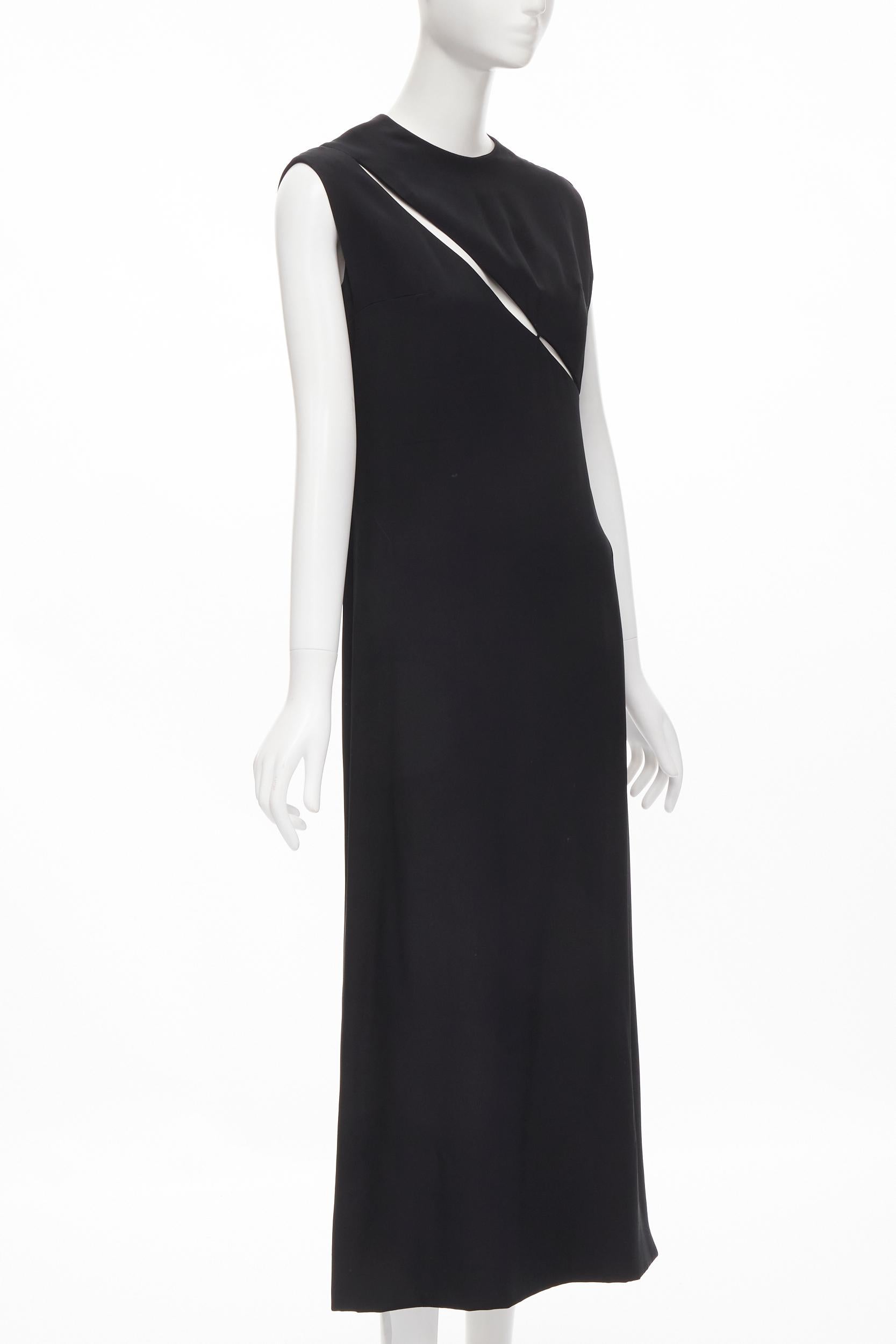 Noir MADAME GRES Haute Couture Paris 1972 - Robe en crêpe noir à découpes fendues et fendues M en vente