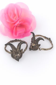 Madame Grès par de pulseras 'carneros