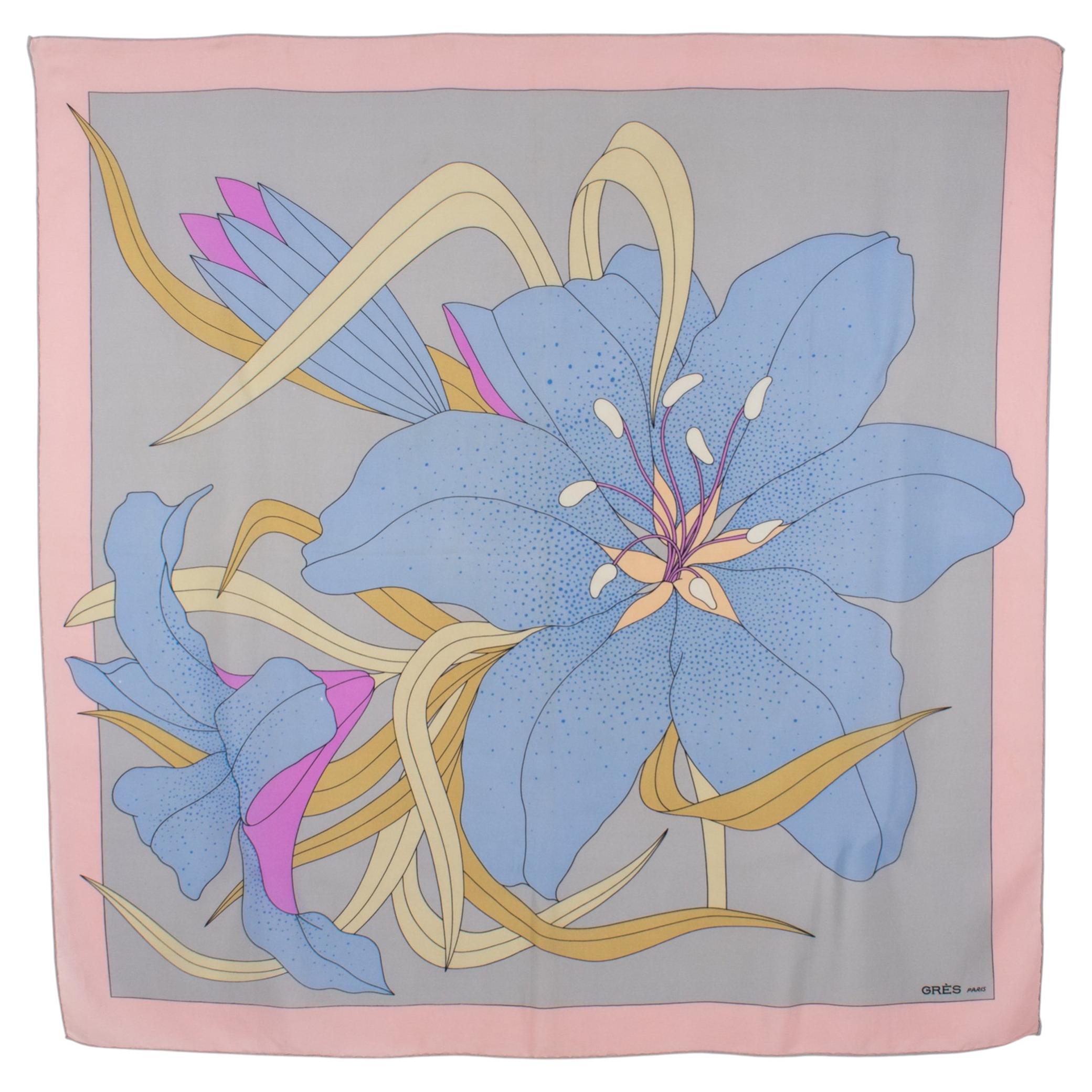 Pañuelo de seda Madame Grès Paris estampado de flores gigantes multicolor pastel, años 70 en venta