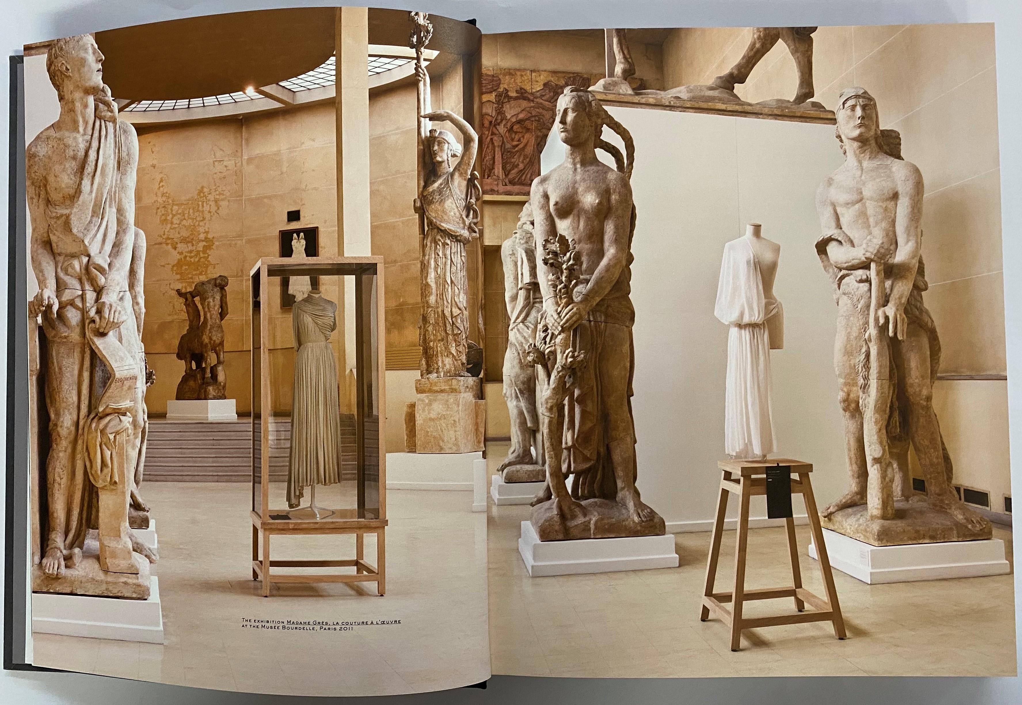 Madame Gres: Skulpturale Mode von Olivier Saillard (Buch) (20. Jahrhundert) im Angebot