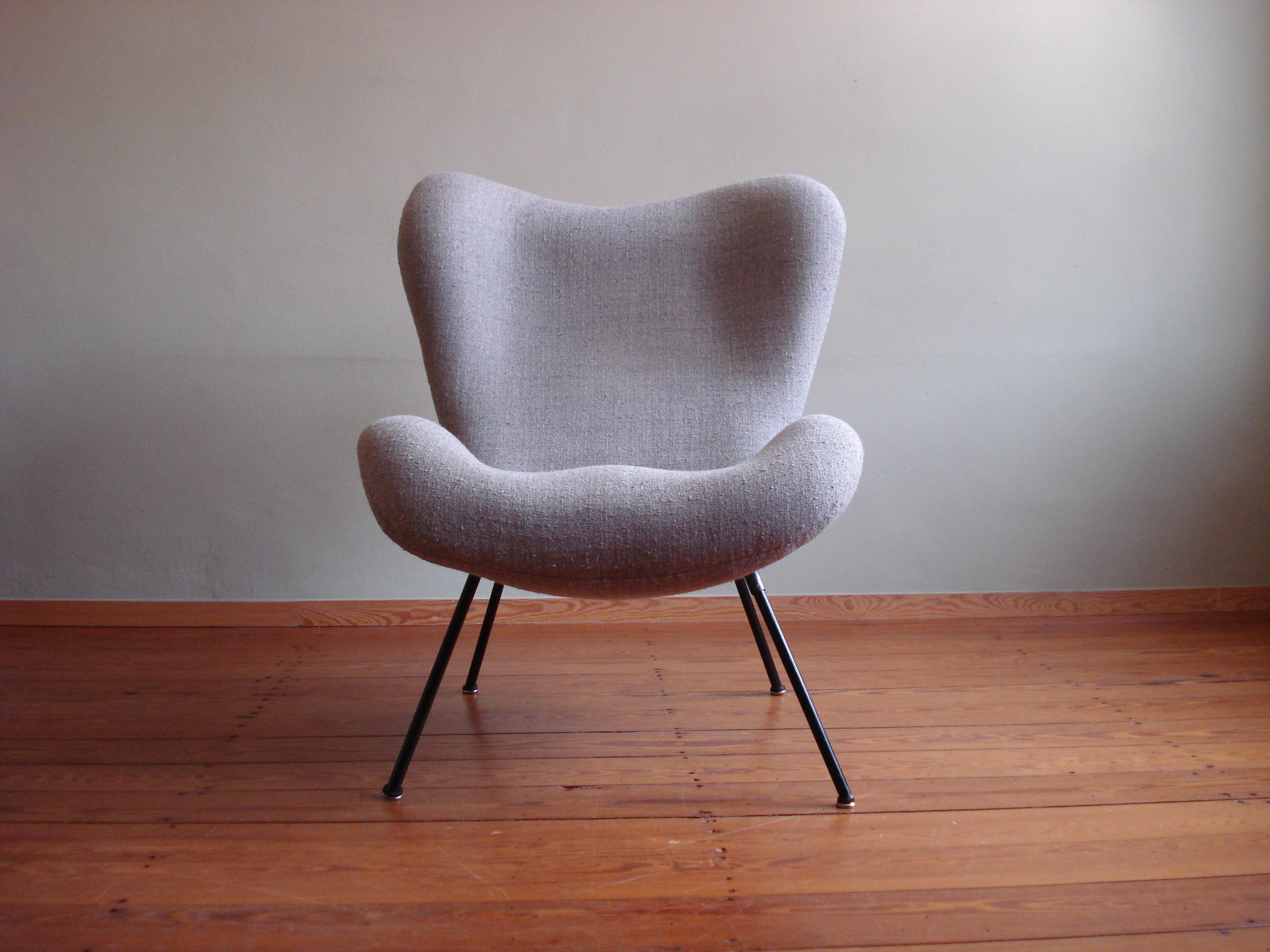 What a rarity! The iconic Madame chair, designed by Fritz Neth and manufactured by Correcta in the 1950s. 
Typical, organic-lines-design for that time and in marvelous condition. 

Only thing worth mentioning, one of the legs was reenforced