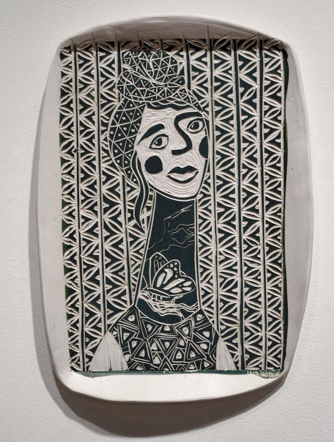 Stairway to Nowhere Girl, 2019 par Alex Hodge
Porcelaine sculptée
16 H in x 12.5 W in x 0.75 D in
Unique en son genre

Ses assiettes poétiques en porcelaine examinent et réimaginent l'histoire de l'art d'une manière qui valorise les femmes, non