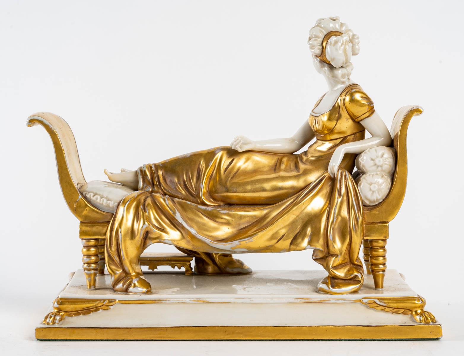 Empire Madame Rcamier en porcelaine blanche et or