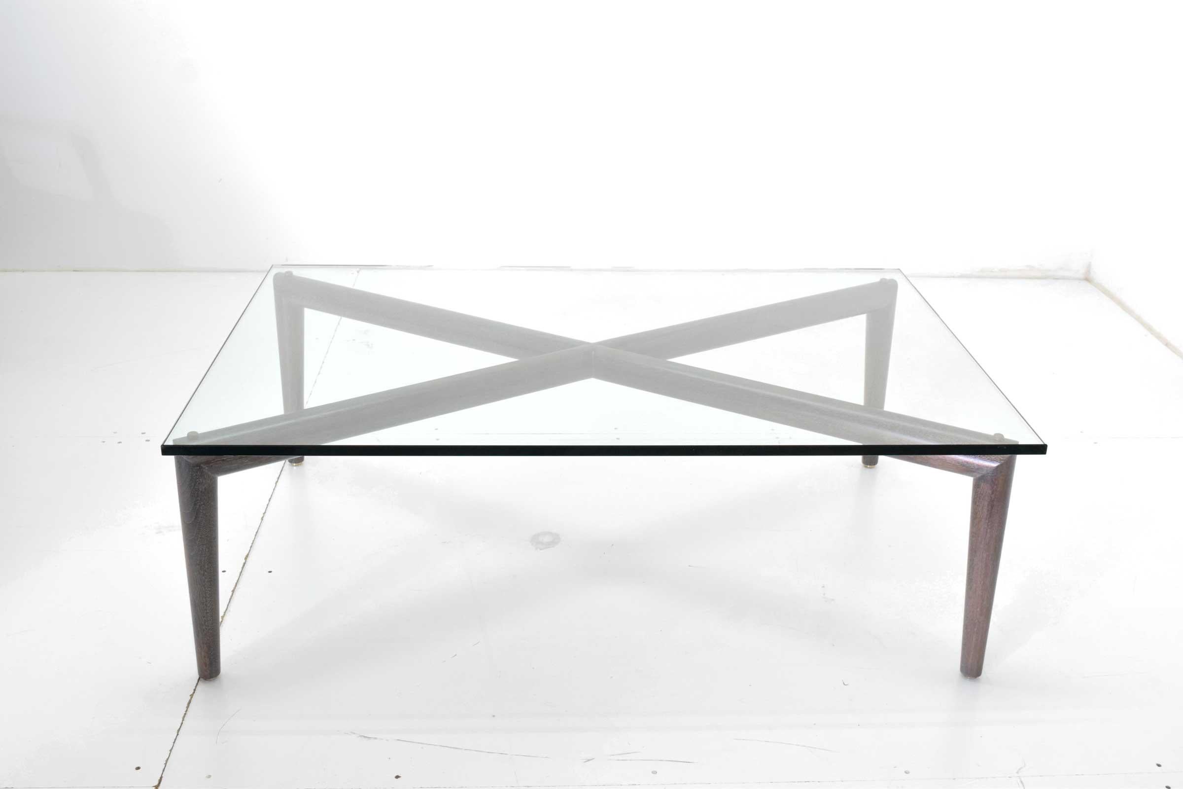 Like new, the Madame X cocktail table by Bright Furniture. Table has a 3/4