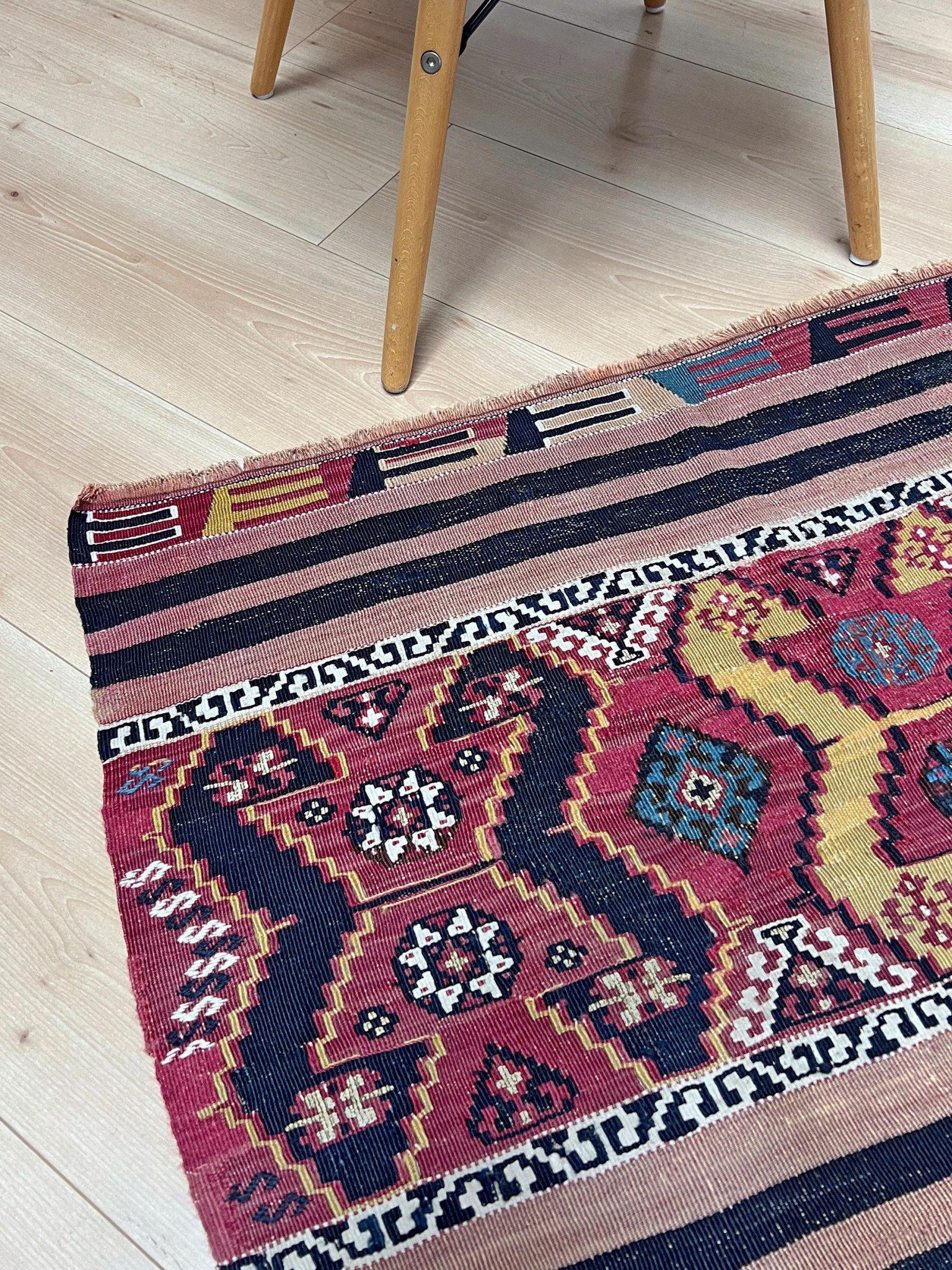 Kilim turco antico rosso polvere - Tappeto a trama piatta / Arte da parete (3'x5') - 1930s In condizioni buone in vendita a Burlingame, CA