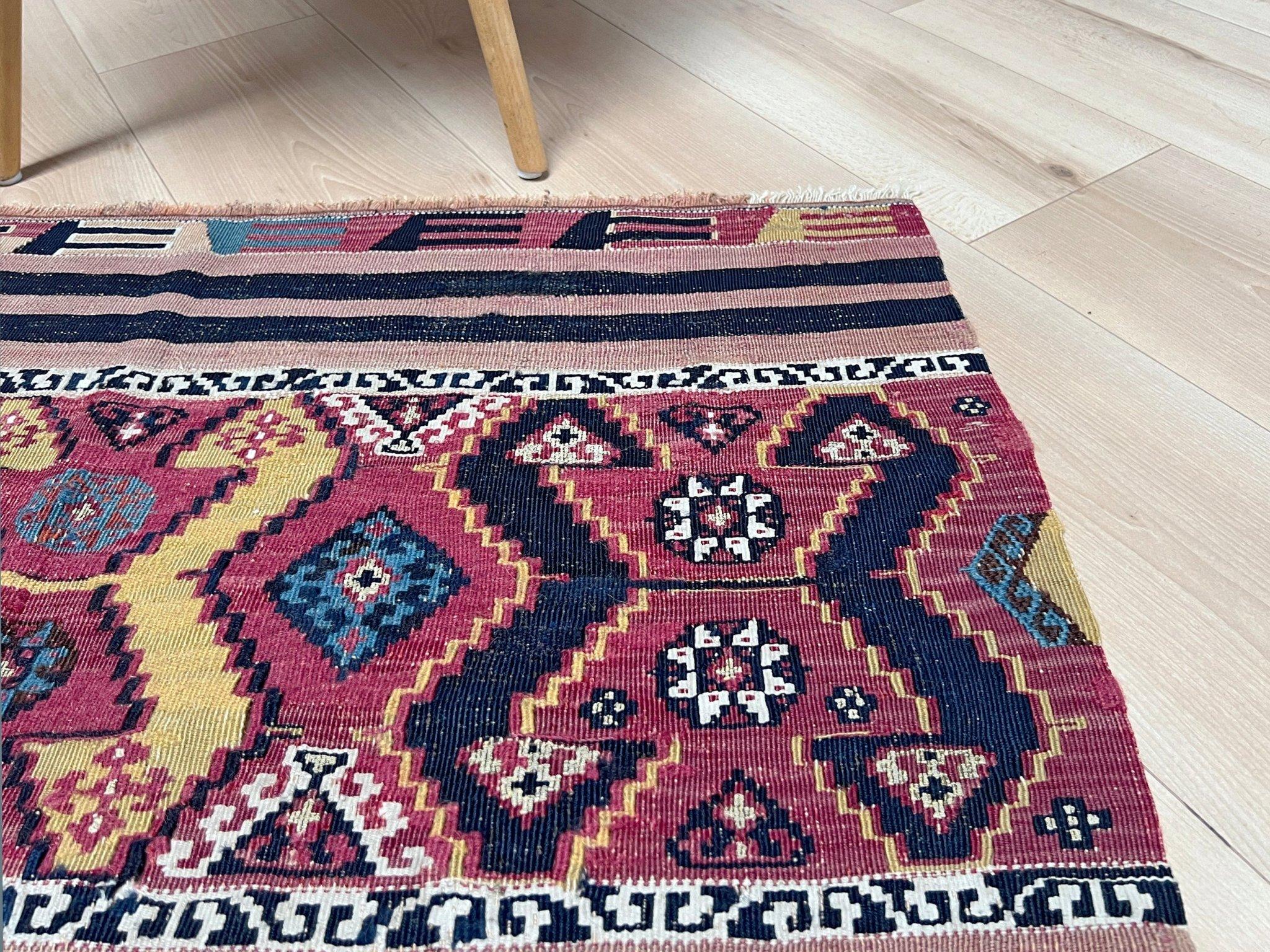 Metà XX secolo Kilim turco antico rosso polvere - Tappeto a trama piatta / Arte da parete (3'x5') - 1930s in vendita