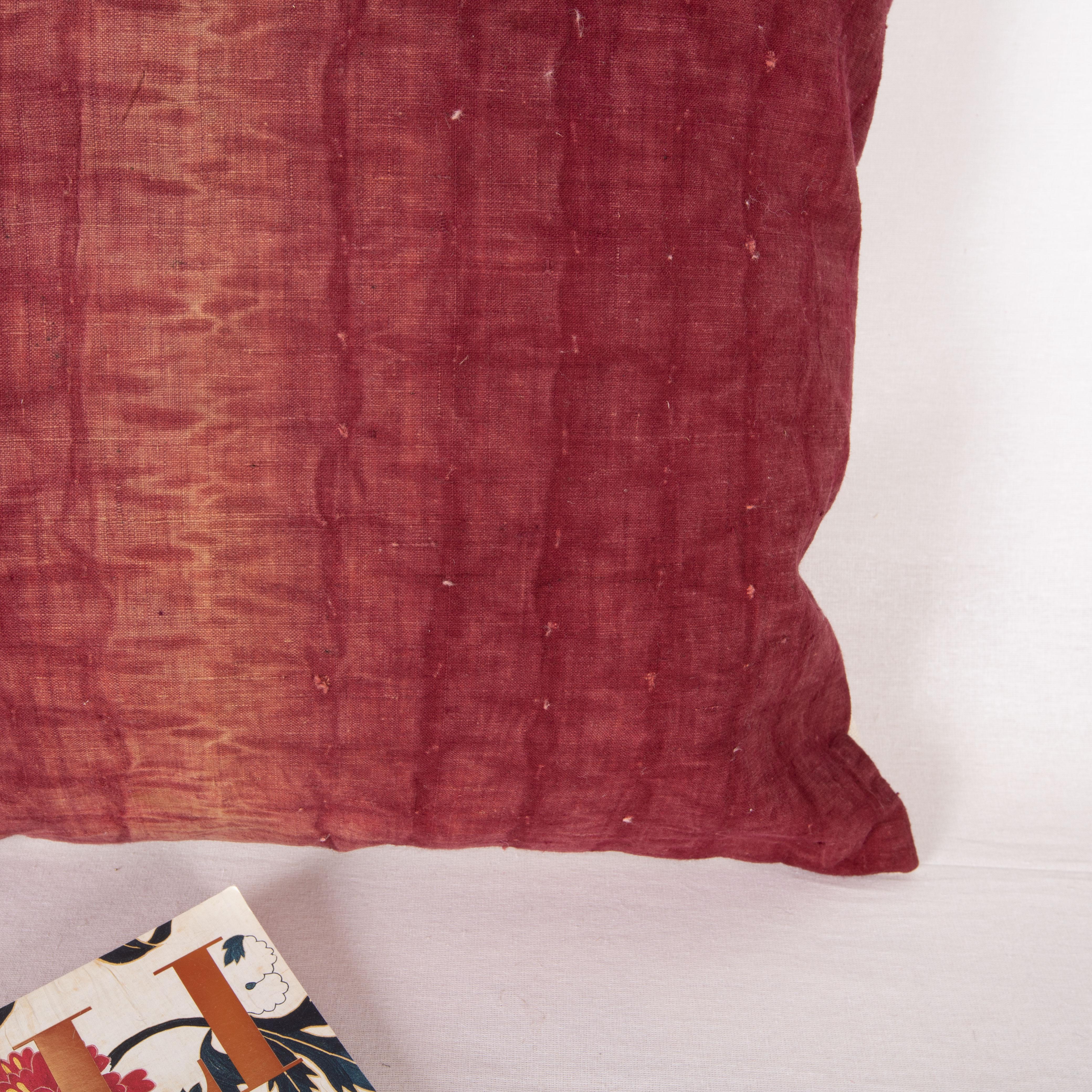 Couvercle d'oreiller rouge moutarde fabriqué à partir d'un coussin de courtepointe du début du 20e siècle, Turquie Bon état - En vente à Istanbul, TR