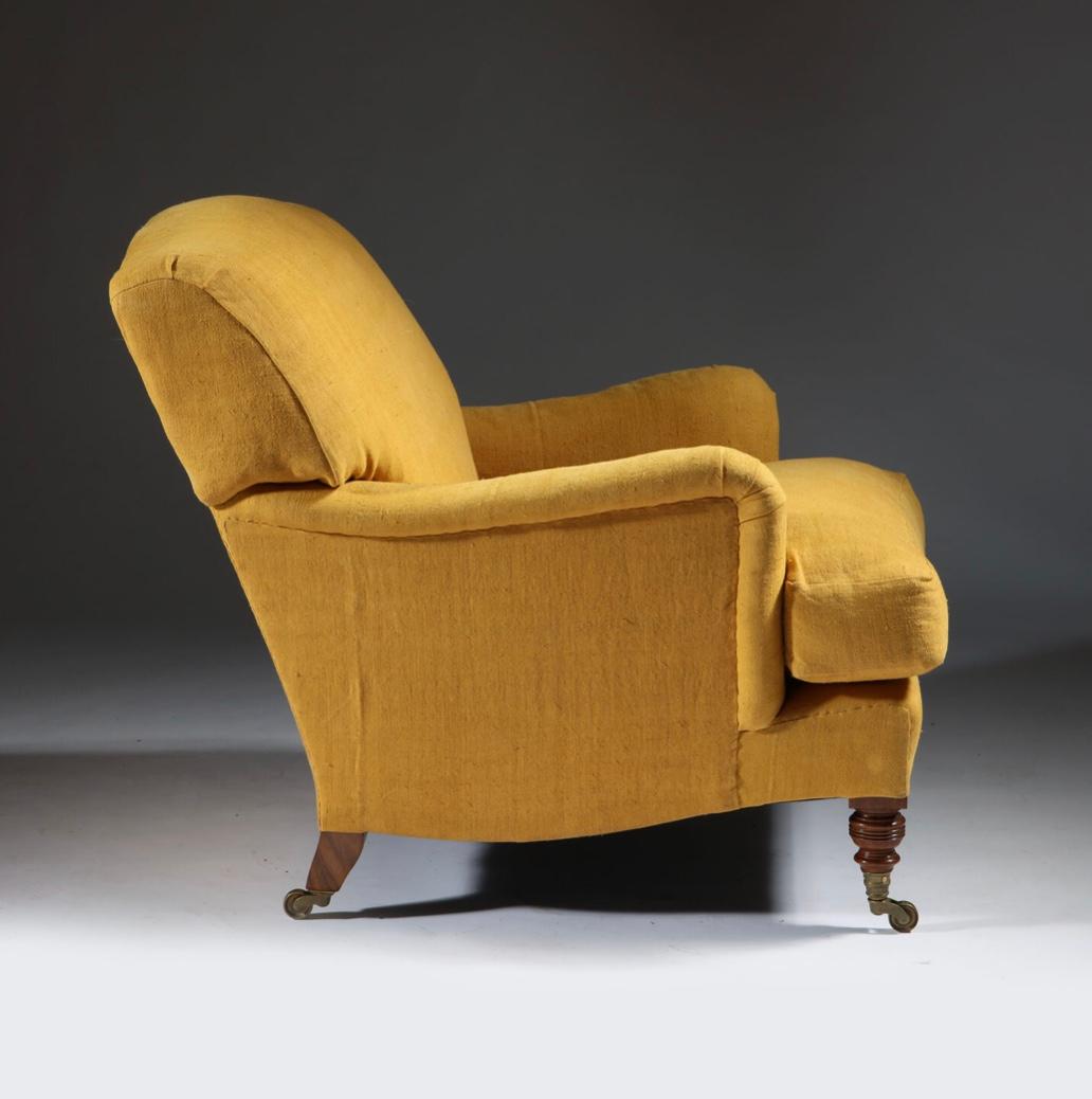 Entièrement fabriqué au Royaume-Uni, ce fauteuil est basé sur un modèle spécial commandé par Howard & Sons. Ses dimensions compactes le rendent non seulement très confortable mais aussi facile à placer dans une variété d'espaces.

En respectant