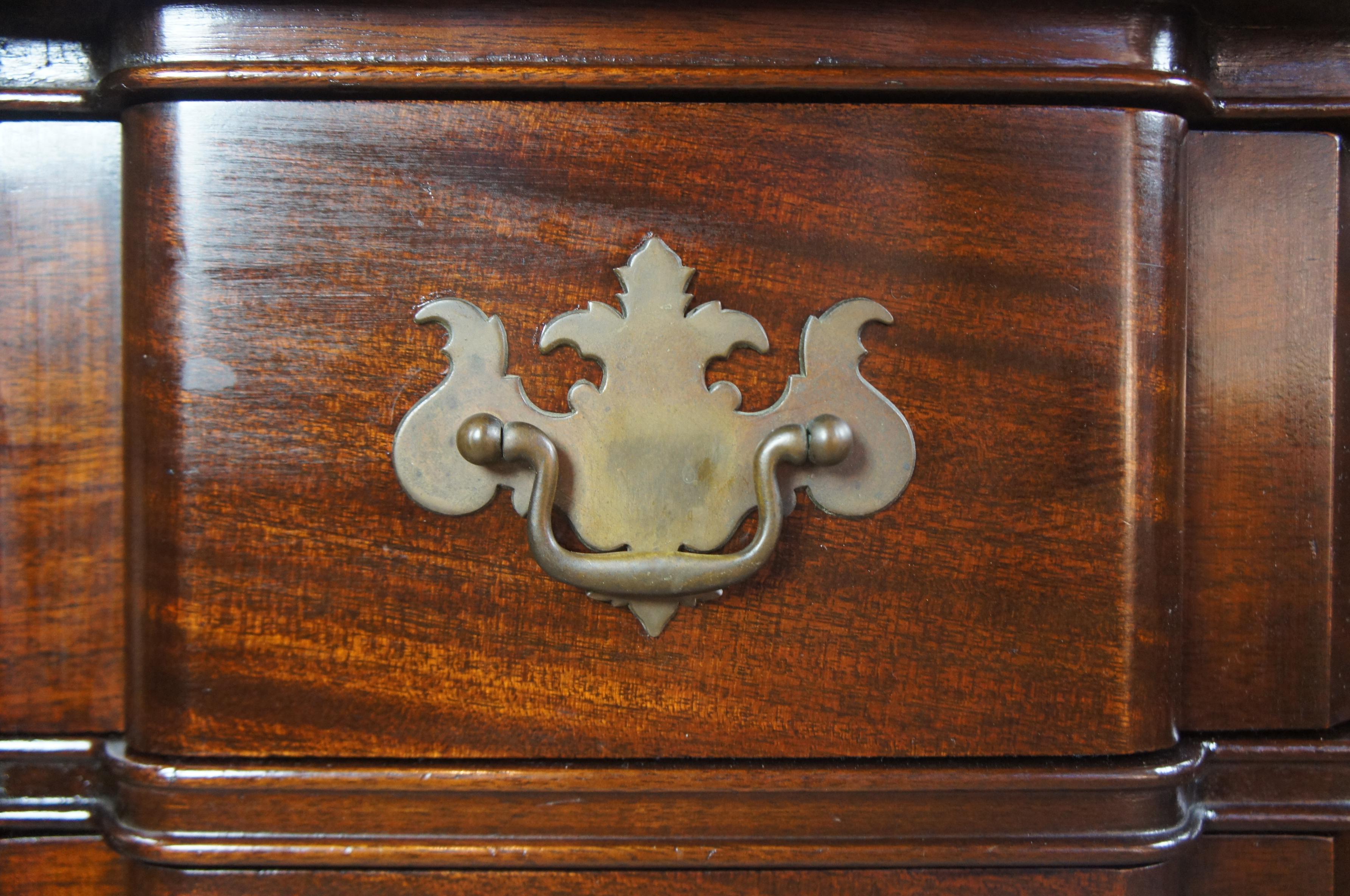 Maddox Colonial Georgian Mahogany Block Front Bachelors Hall Entry Dresser Chest In Good Condition In Dayton, OH