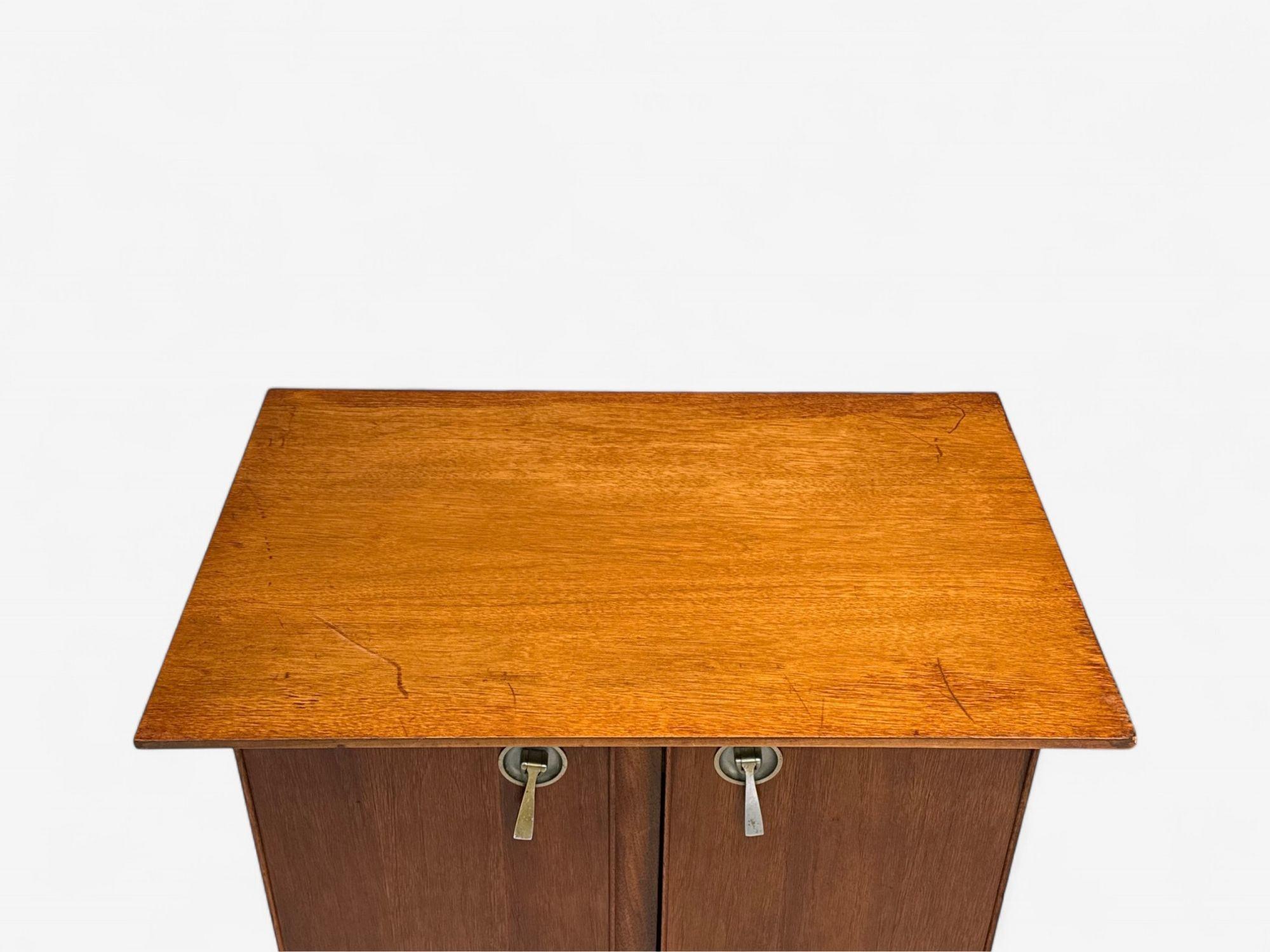 Maddox, Mid-Century Modern, Walnut, Stainless Steel, Nightstands, USA, 1960s For Sale 5