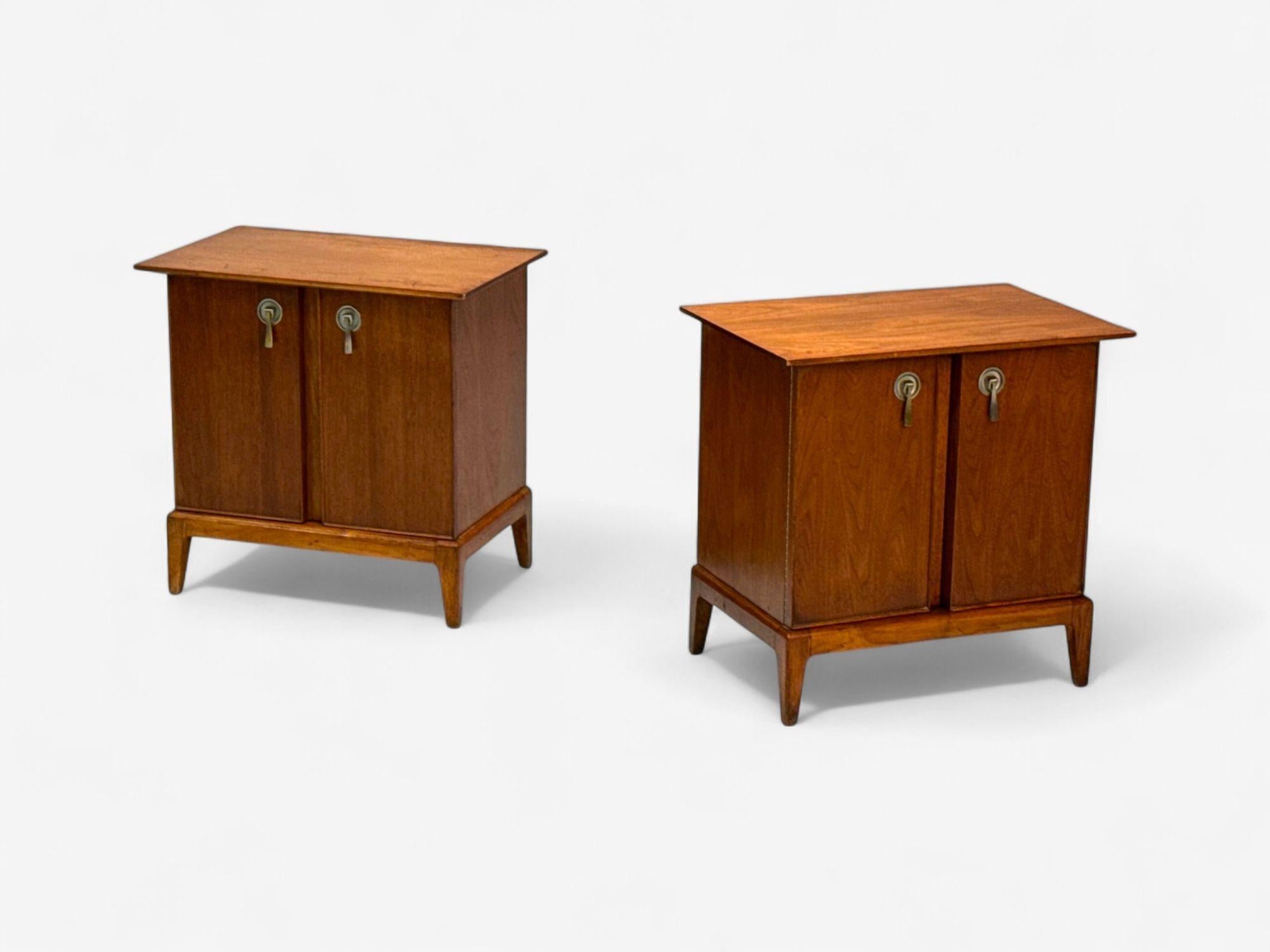 Maddox, Mid-Century Modern, Walnut, Stainless Steel, Nightstands, USA, 1960s In Good Condition For Sale In Manhasset, NY