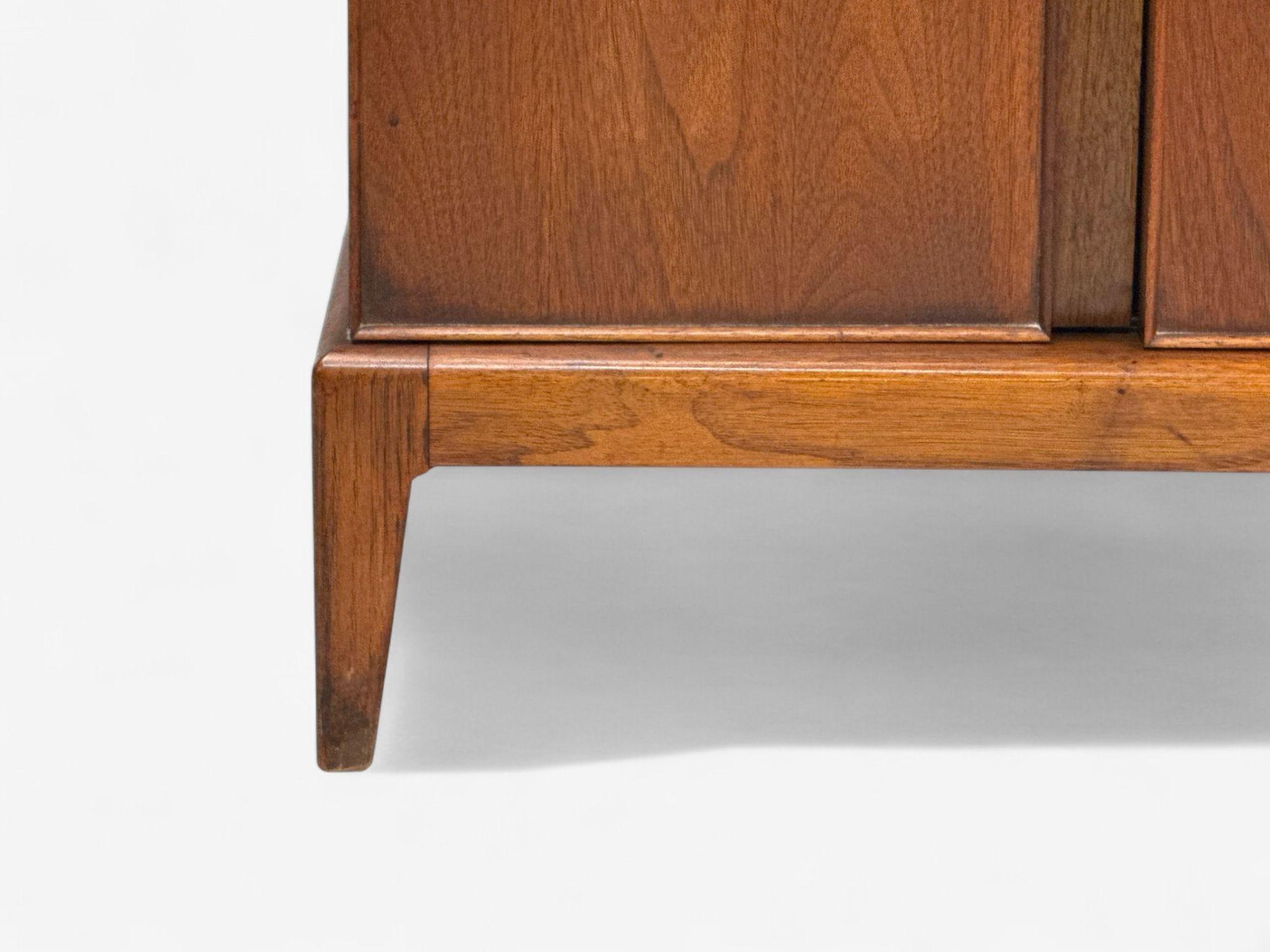 Maddox, Mid-Century Modern, Walnut, Stainless Steel, Nightstands, USA, 1960s For Sale 3