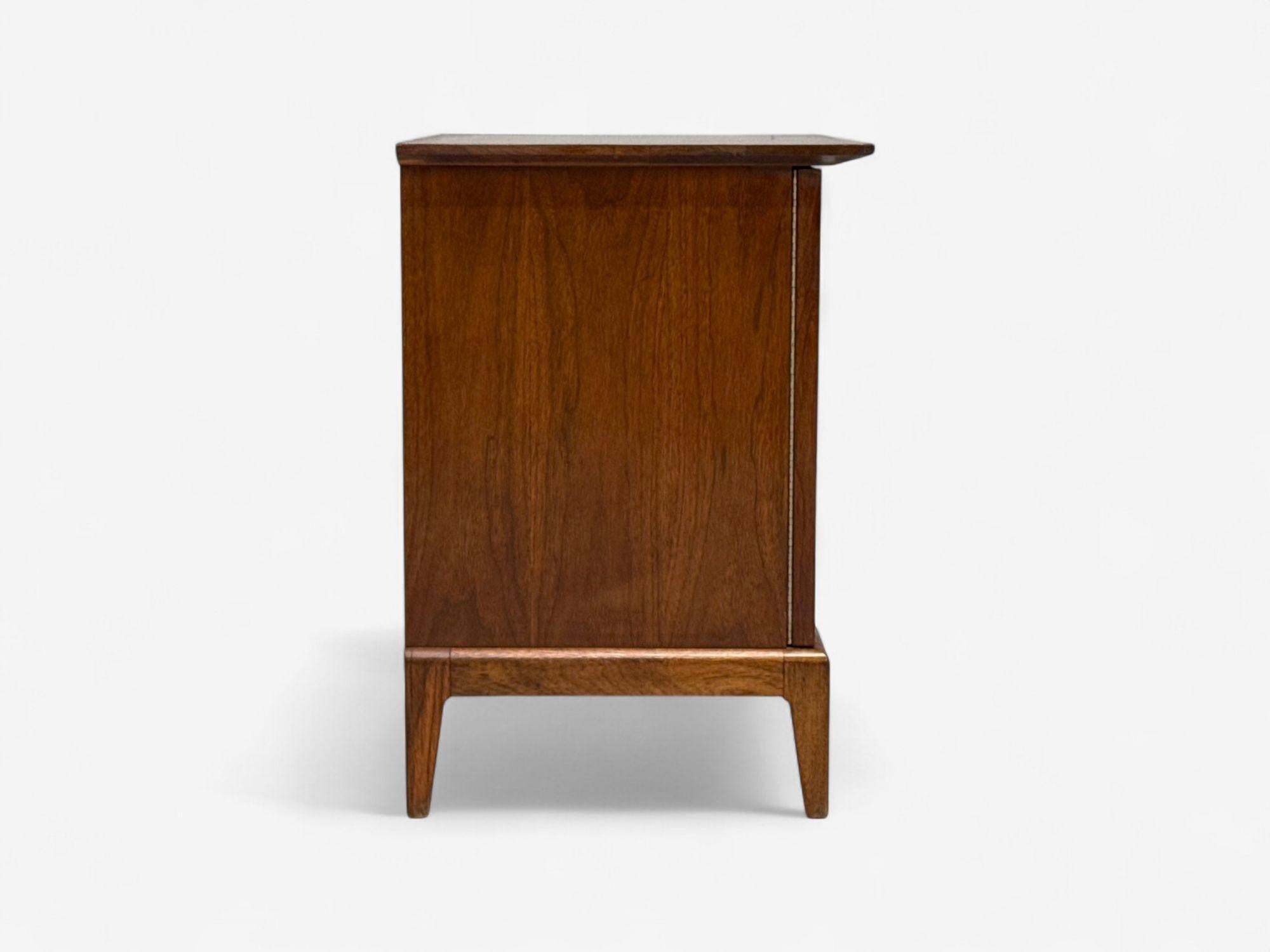 Maddox, Mid-Century Modern, Walnut, Stainless Steel, Nightstands, USA, 1960s For Sale 4