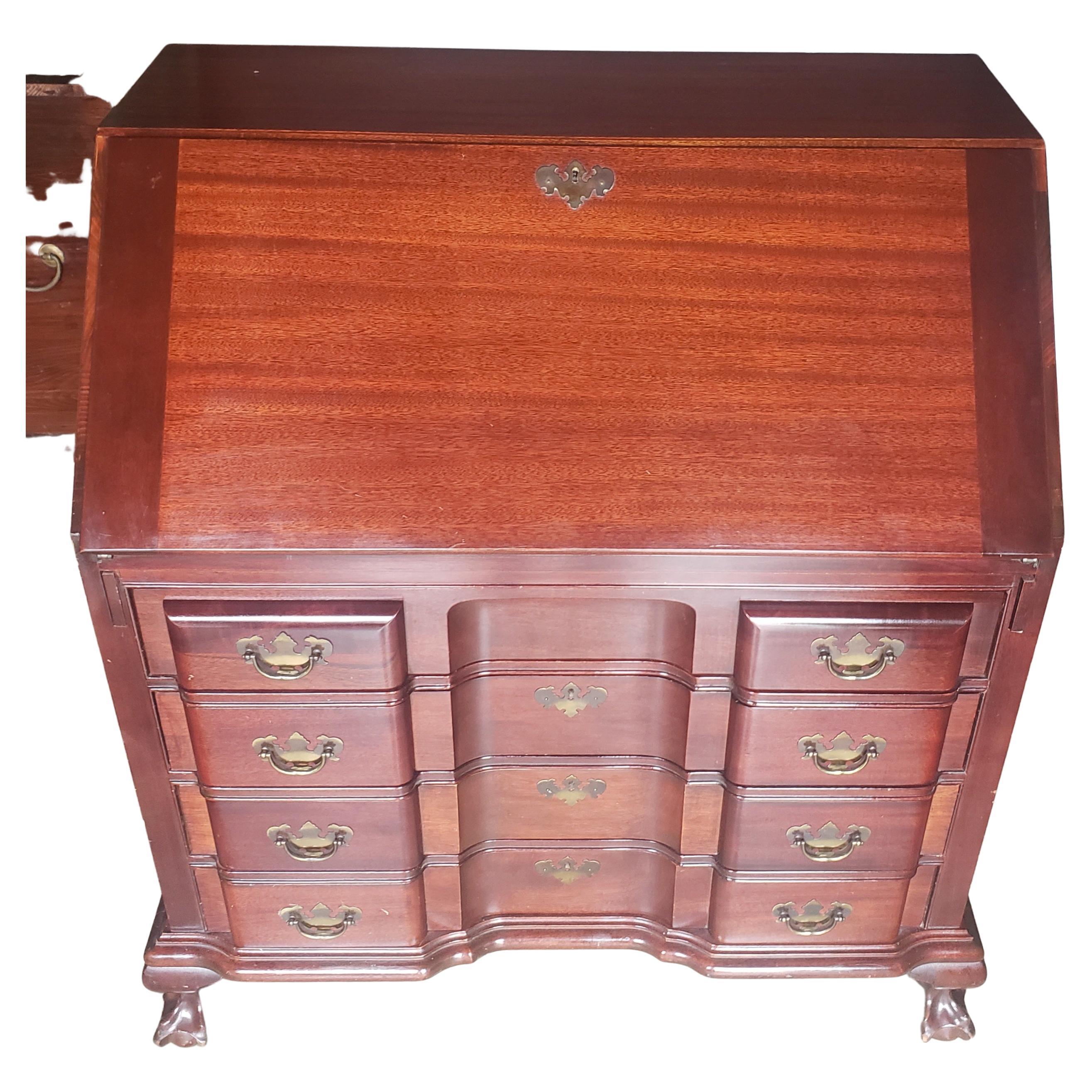 Chippendale Maddox Refinished Red Mahogany Block / Slant Front Secretary Desk with Key en vente