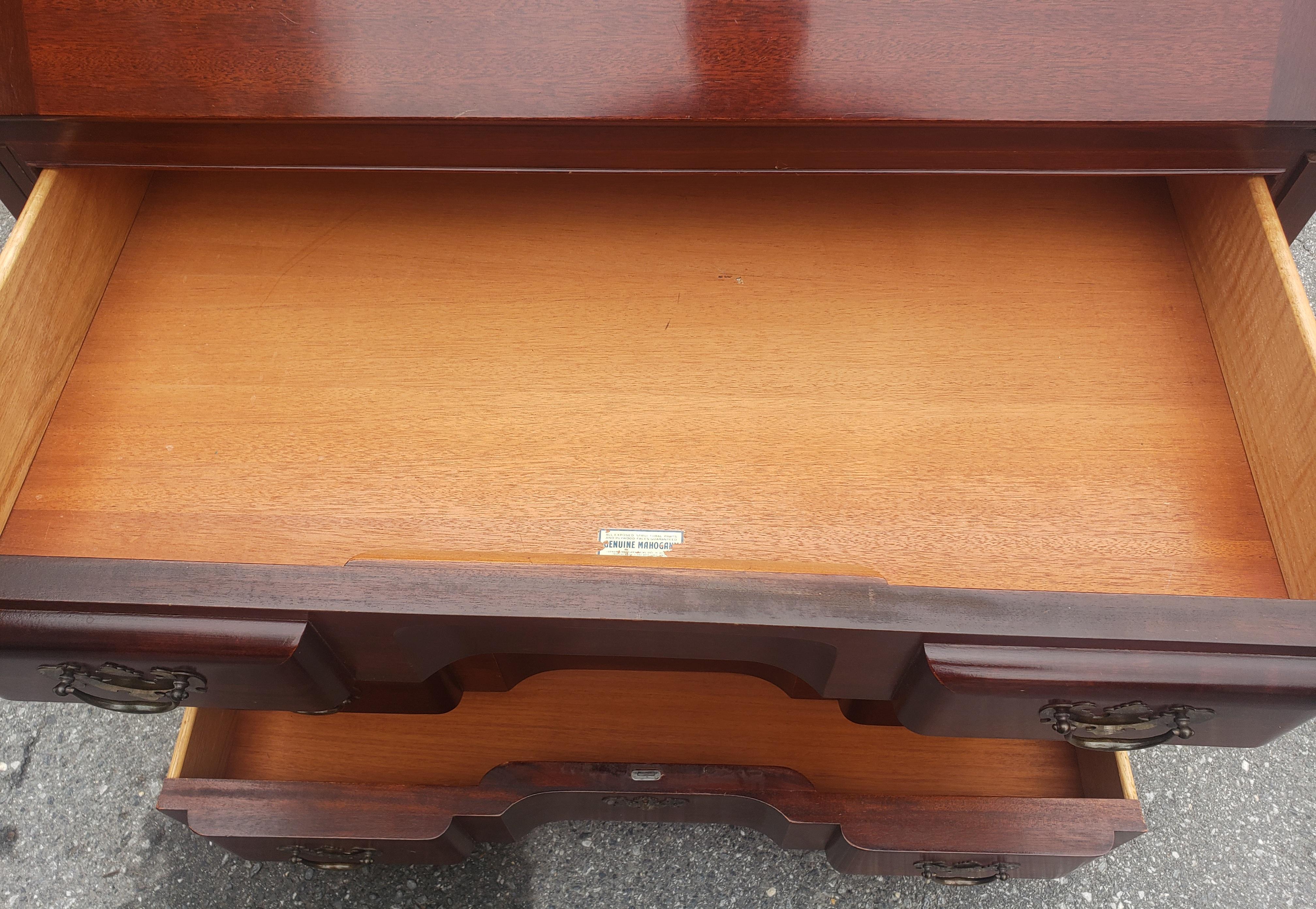 Maddox Refinished Red Mahogany Block / Slant Front Secretary Desk with Key In Good Condition For Sale In Germantown, MD