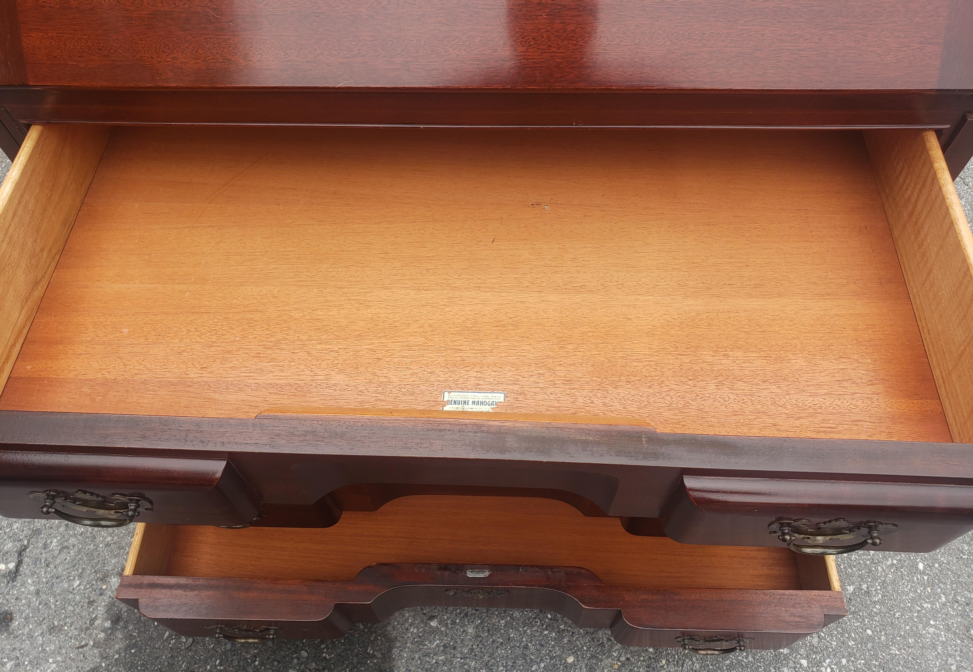 Maddox Refinished Red Mahogany Block / Slant Front Secretary Desk con chiave in vendita 1