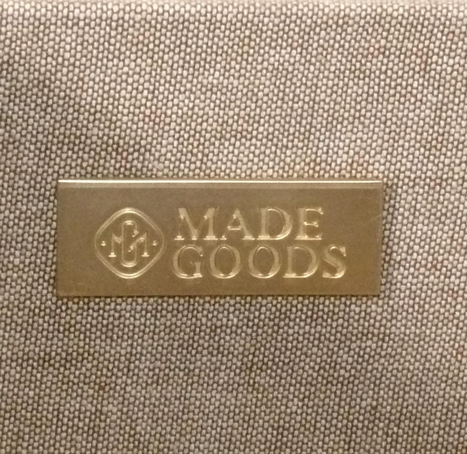 Mesilla de noche o mesa auxiliar de cuero y piel Made Goods Metal en venta
