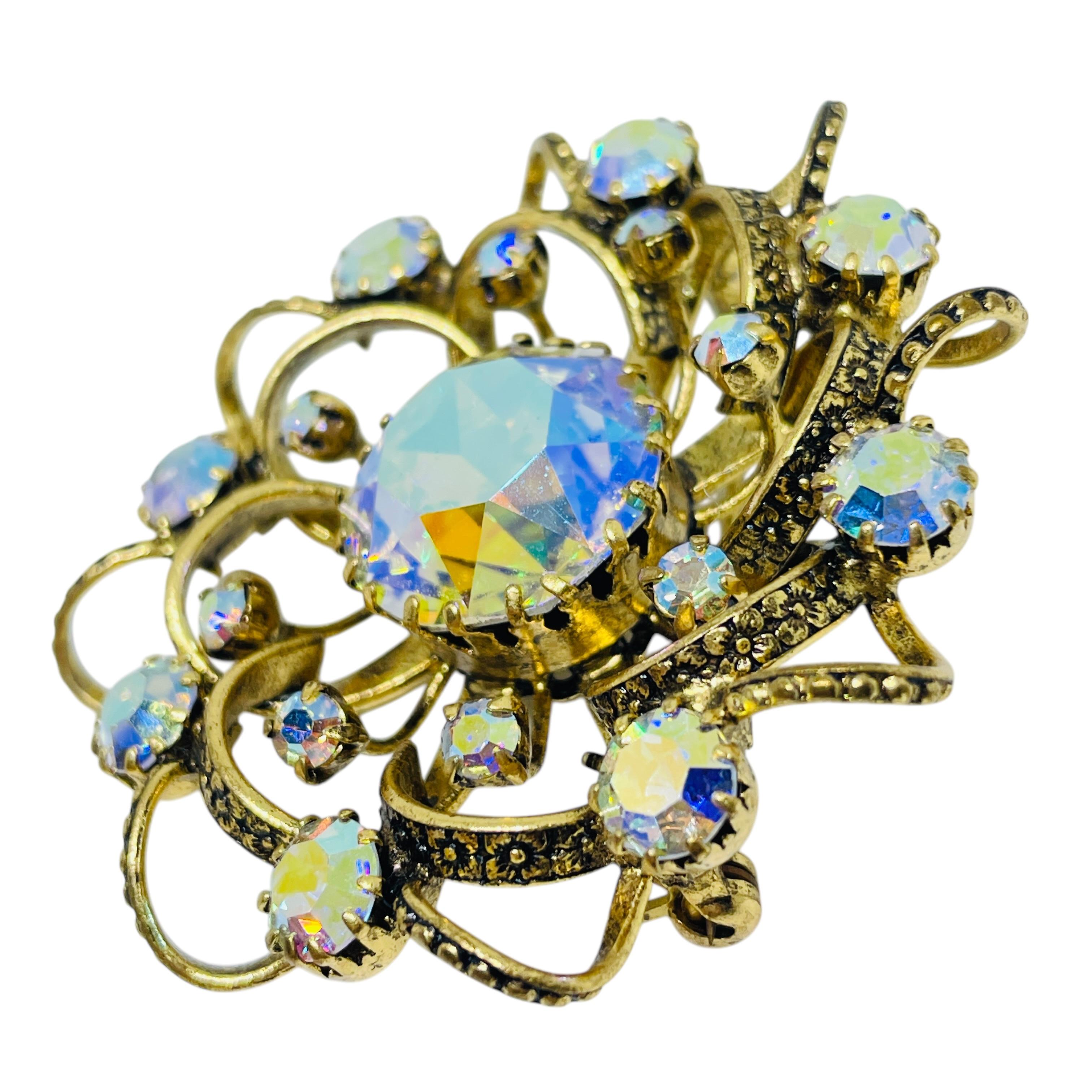 DETTAGLI

- firmato MADE IN AUSTRIA

- tono oro con strass

- spilla vintage di design 

MISURE

-

CONDIZIONE

- ottime condizioni vintage con minimi segni di usura

Sku 50

❤️❤️ GIOIELLI VINTAGE DI DESIGN ❤️❤️

❤️❤️ ALEXANDER'S BOUTIQUE ❤️❤️