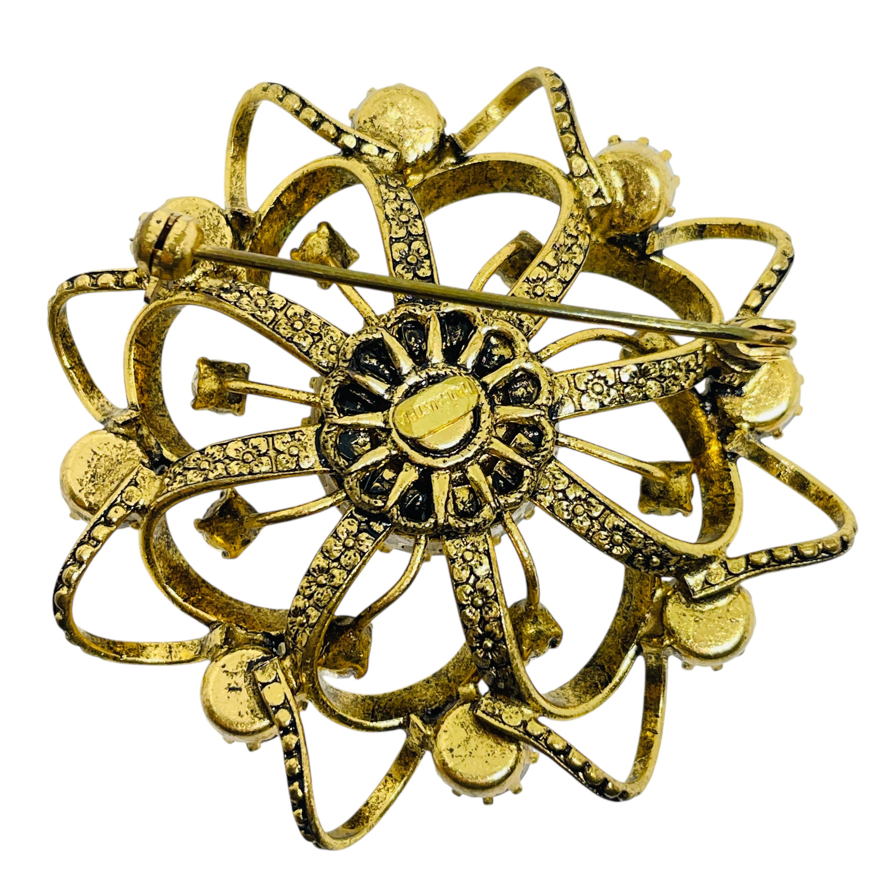 MADE IN AUSTRIA firma le spille di design con strass in tono dorato In condizioni buone in vendita a Palos Hills, IL