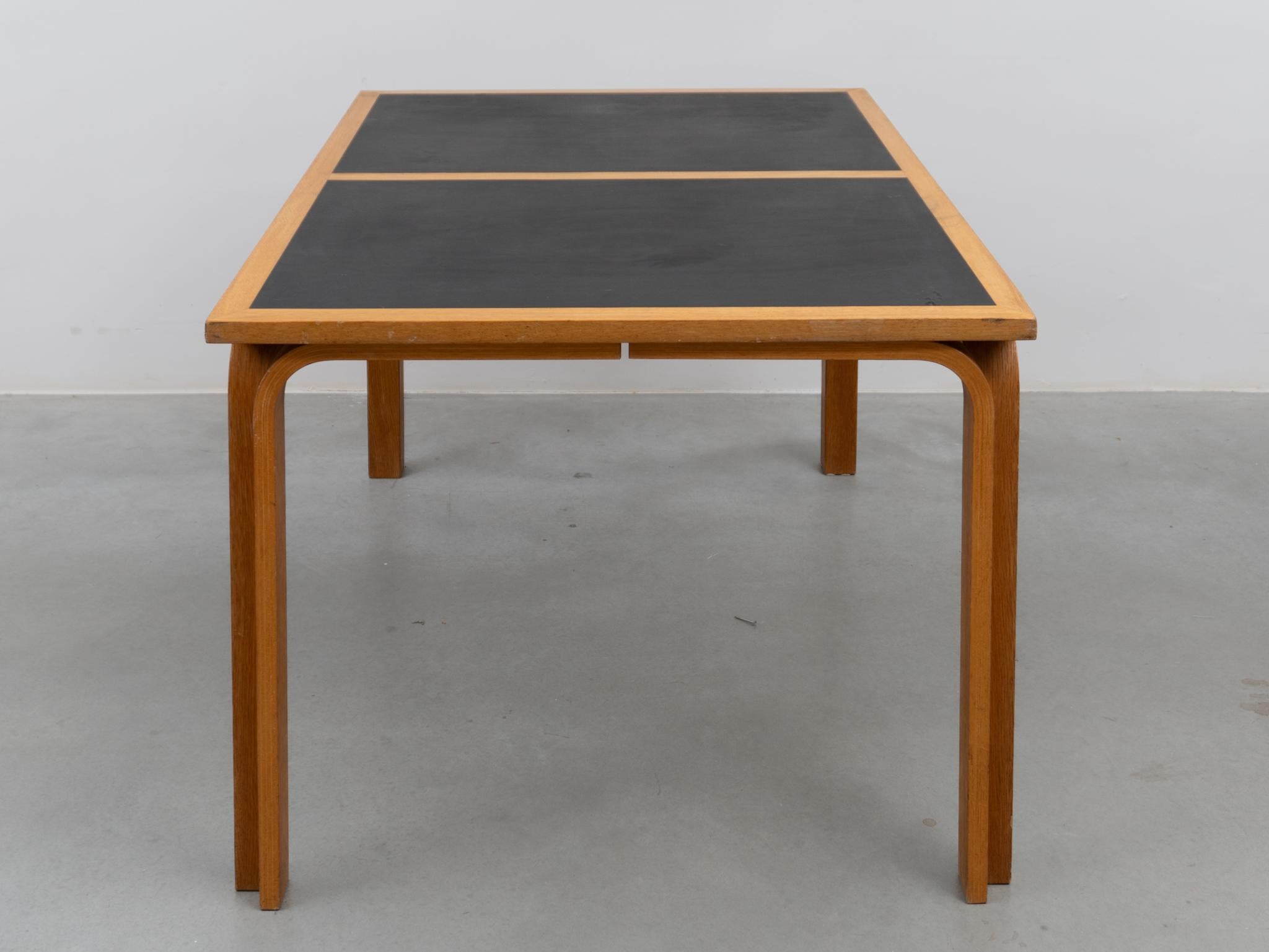 Table de salle à manger fabriquée au Danemark par Thygesen et Sorensen pour Magnus Olesen, années 1970 en vente 2