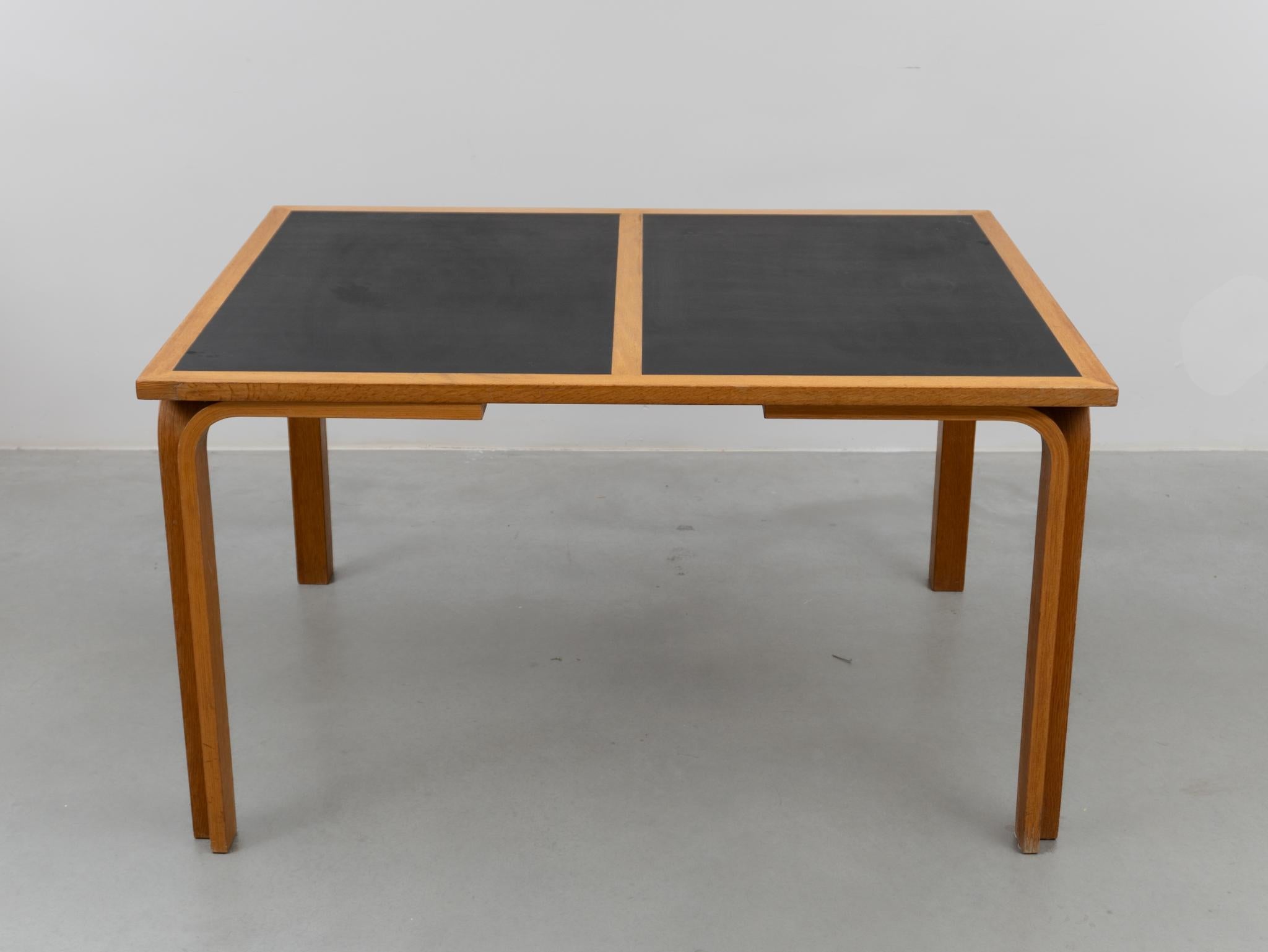 Scandinave moderne Table de salle à manger fabriquée au Danemark par Thygesen et Sorensen pour Magnus Olesen, années 1970 en vente