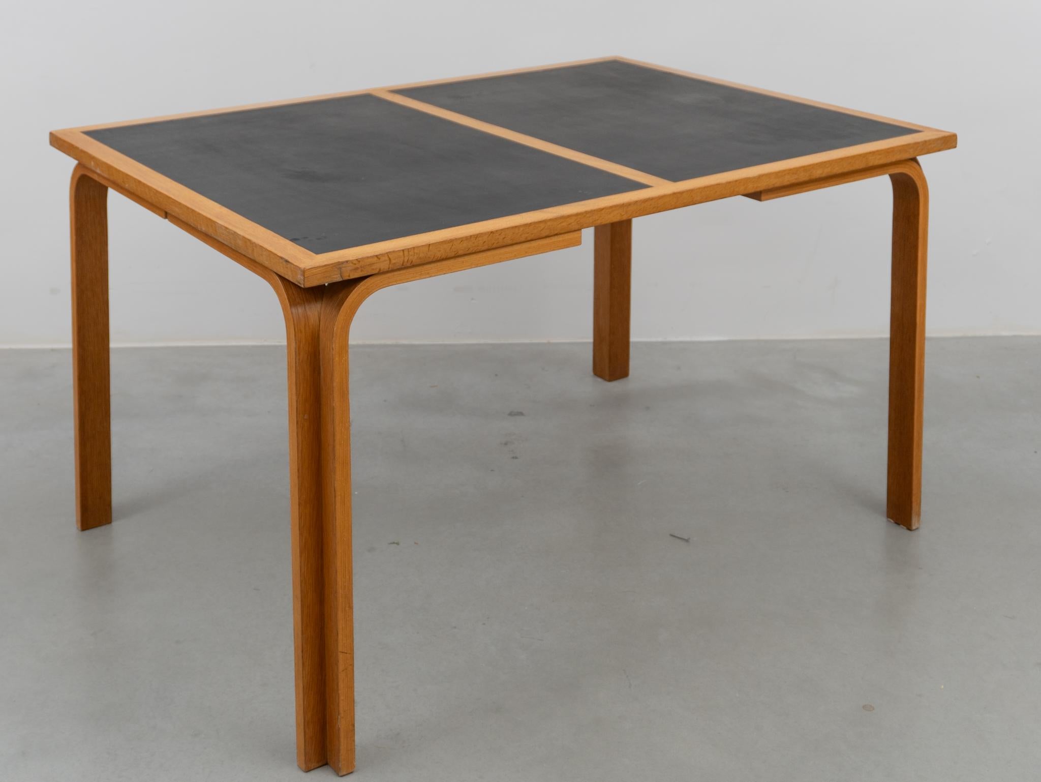 Fait main Table de salle à manger fabriquée au Danemark par Thygesen et Sorensen pour Magnus Olesen, années 1970 en vente
