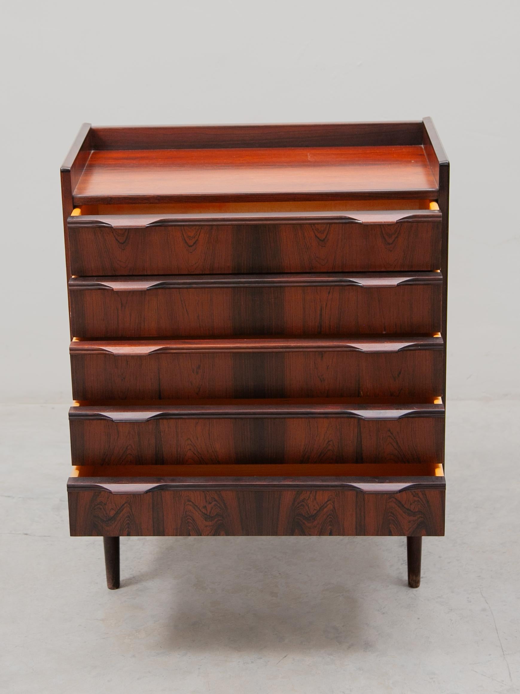 Scandinavo moderno Piccola cassettiera a cinque cassetti Made in Denmark, anni '60 in vendita