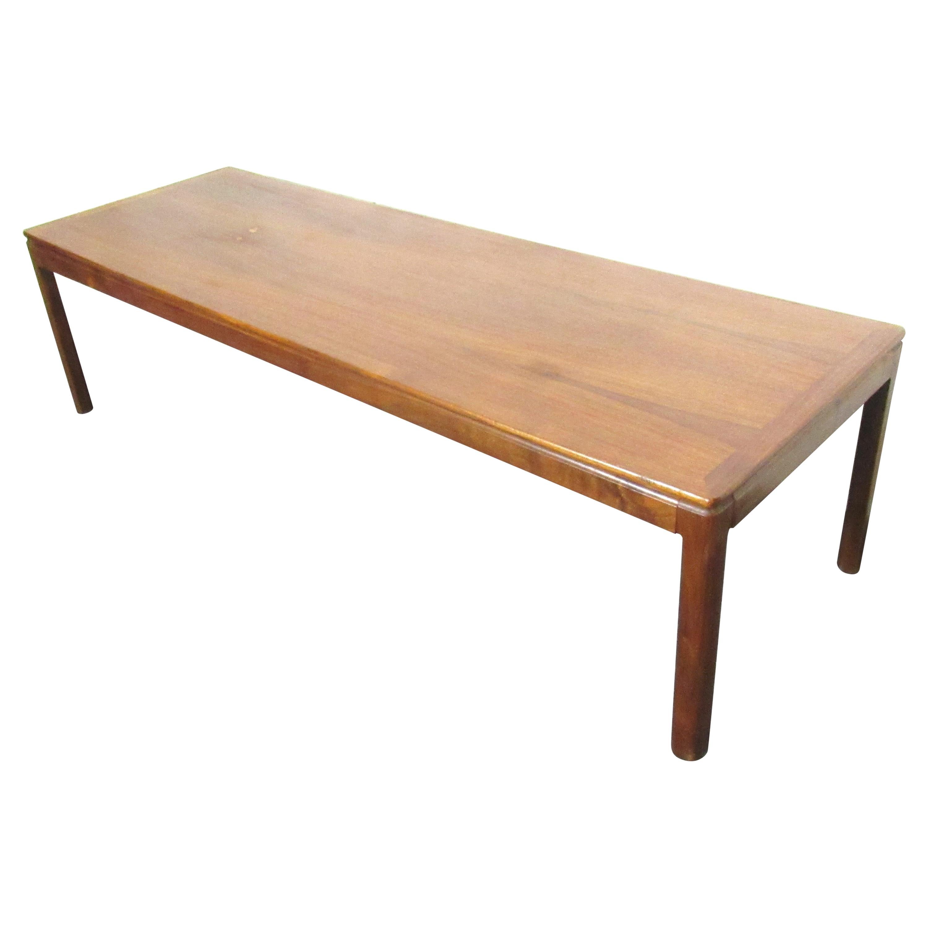 Fabriquée au Danemark Table basse en teck de style moderne du milieu du siècle dernier par Tarm Stole