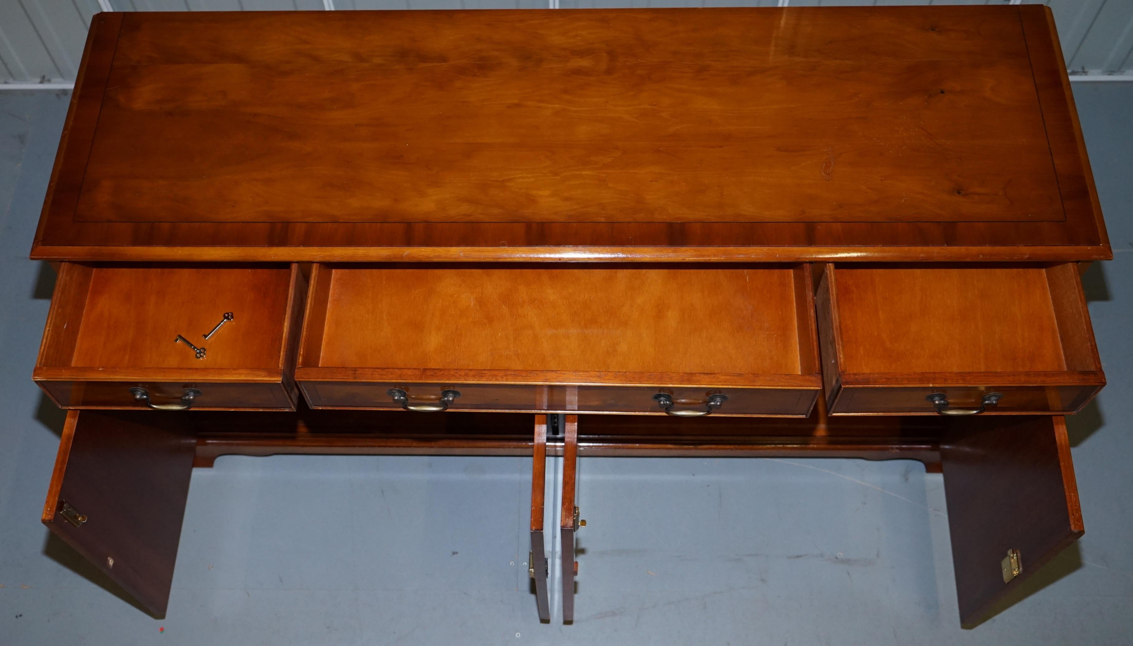 Made in England Bradley Furniture Burr Yew Wood Triple Drawer Sideboard Cupboard 8