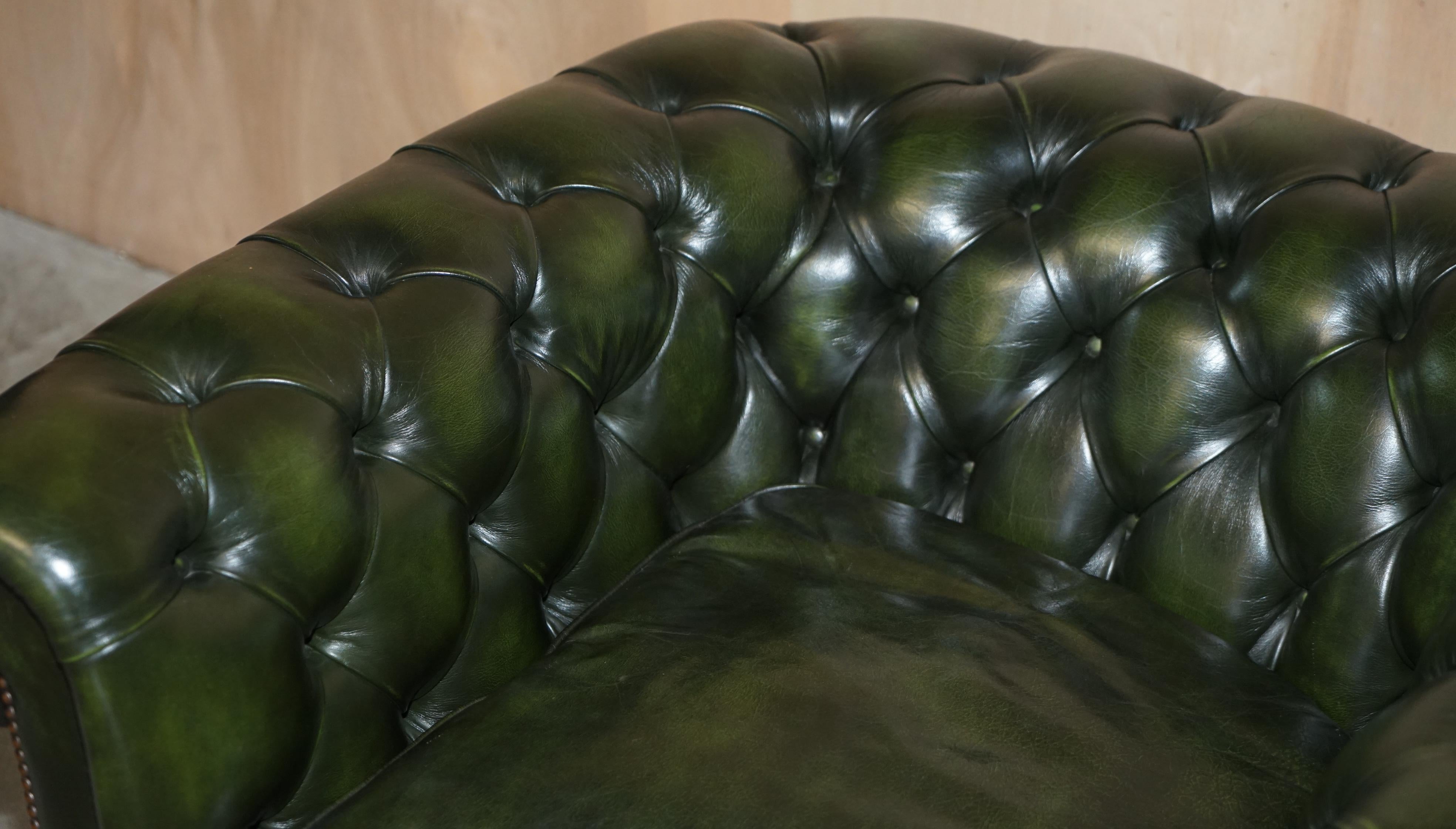 MADE IN ENGLAND REGENCY GREEN LEATHER CURVED FRONT CHESTERFIELD CLUB ARMCHAiR 4