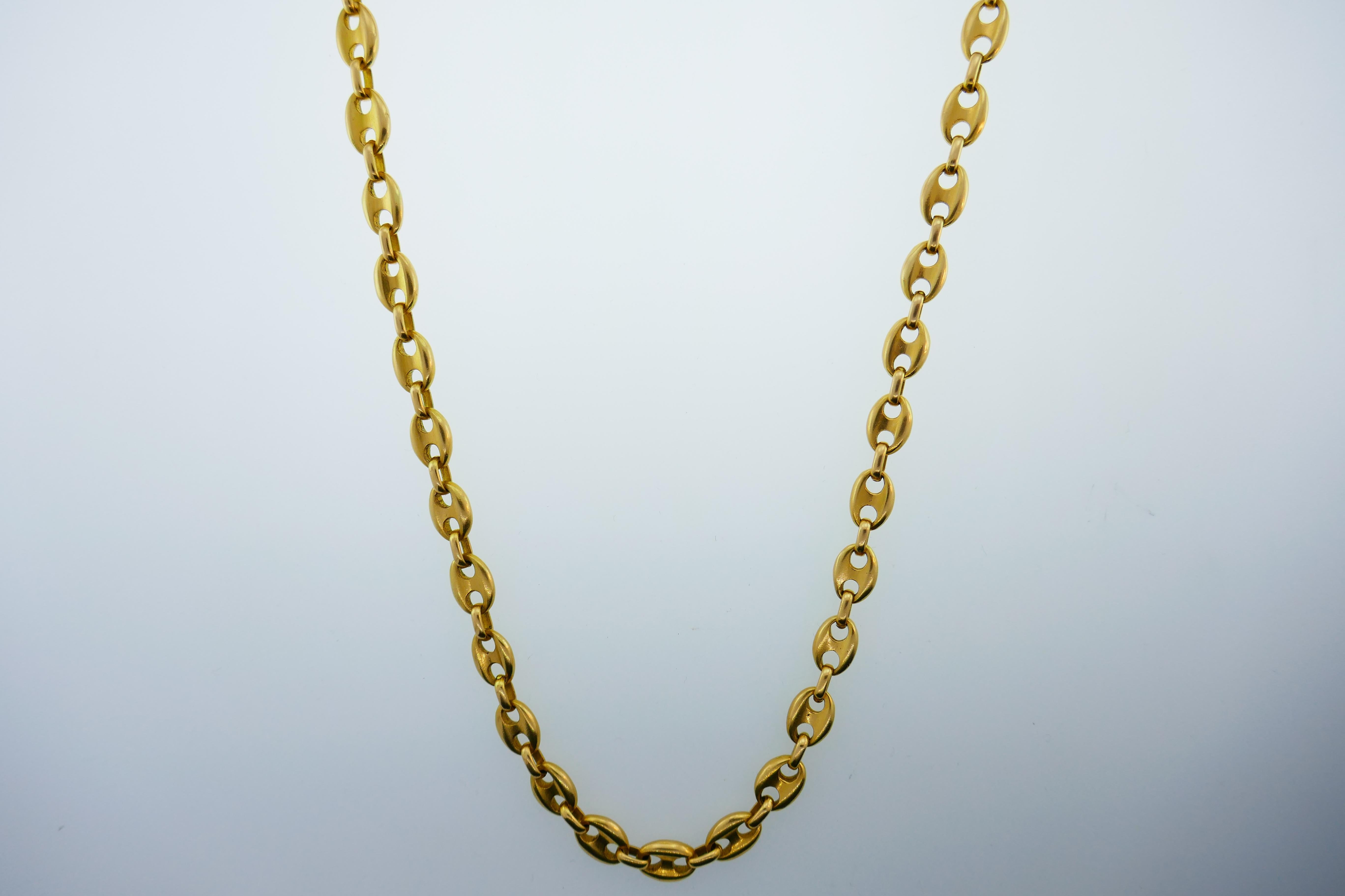Here is your chance to purchase a beautiful and highly collectible European made chain necklace.  Truly a great piece at a great price! 

Weight: 111.7 grams

Dimensions:  30.5