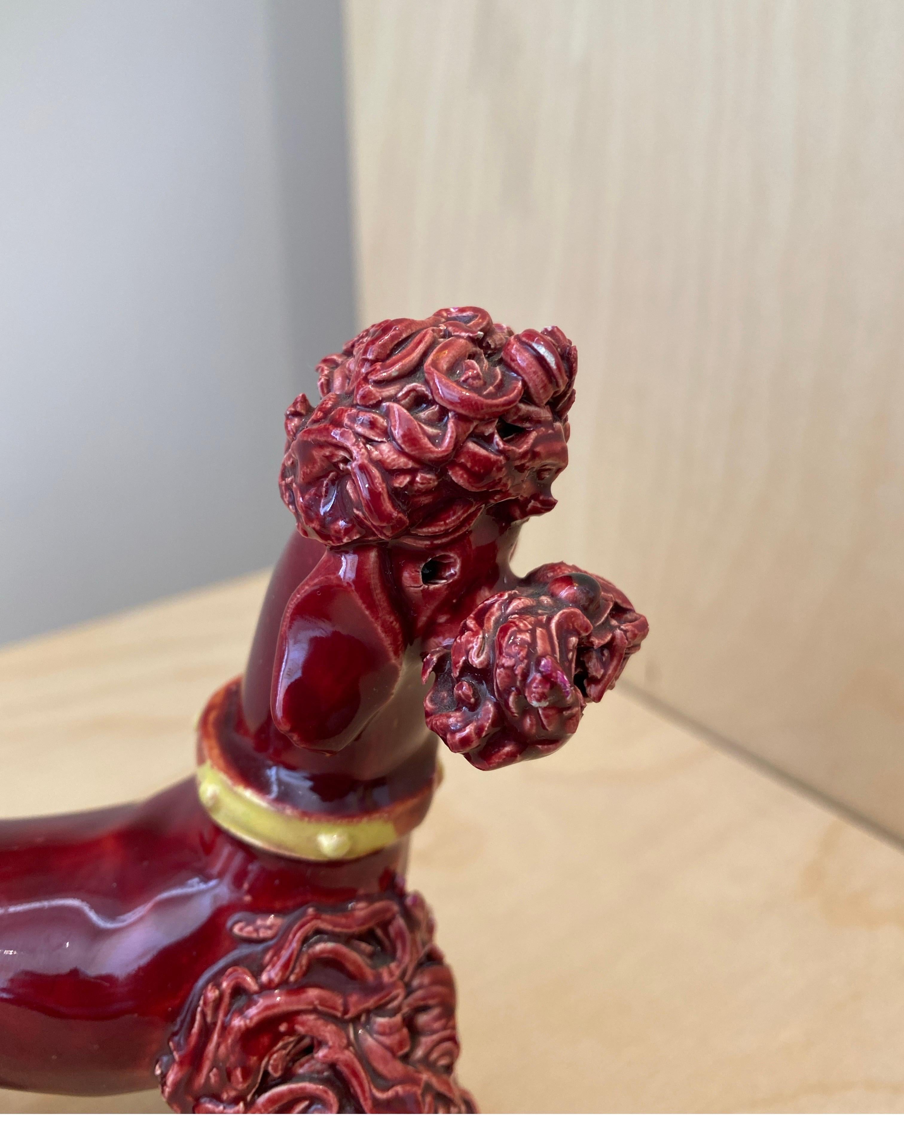 Made in France Spaghetti Poodle Maroon con collare giallo 1950s 1960s in vendita 3
