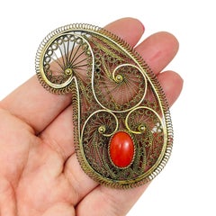 MADE IN ISRAEL Spilla di design in argento 925 placcata oro con corallo rosso naturale