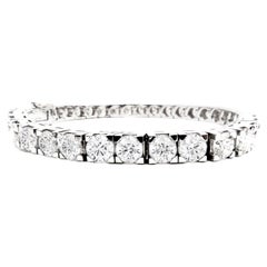 Fabriqué en Italie Bracelet tennis en diamants taille ronde et émeraude de 13 carats