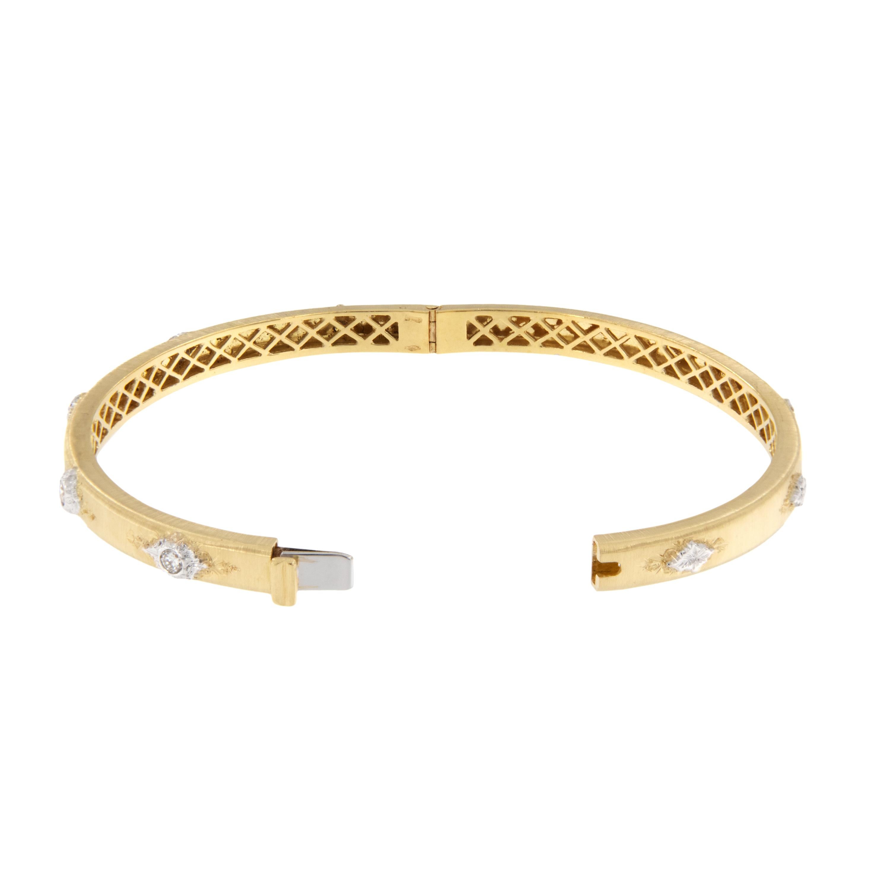 Made in Italy 18 Karat Yellow Gold Florentine Finish Diamond Bangle Bracelet In New Condition For Sale In Troy, MI