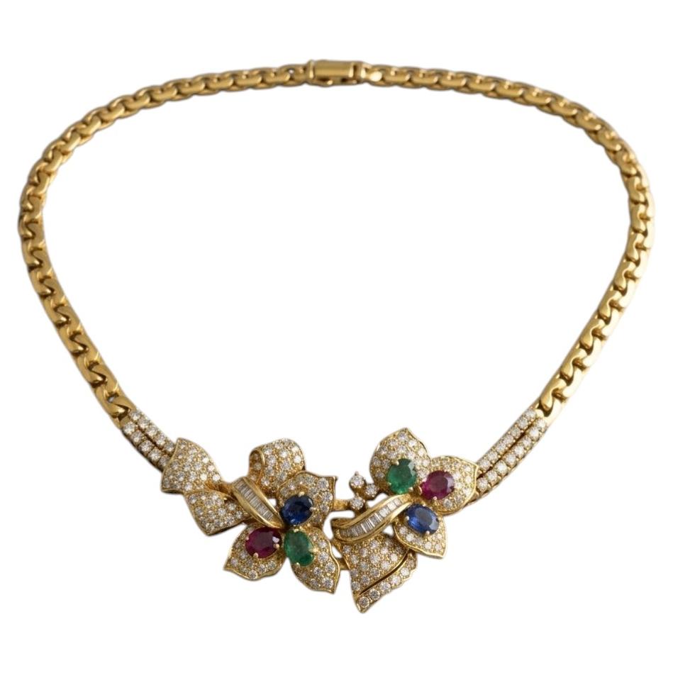 Collar «Made in Italy» de oro amarillo de 18 quilates con esmeraldas verdes, zafiros azules y rubíes