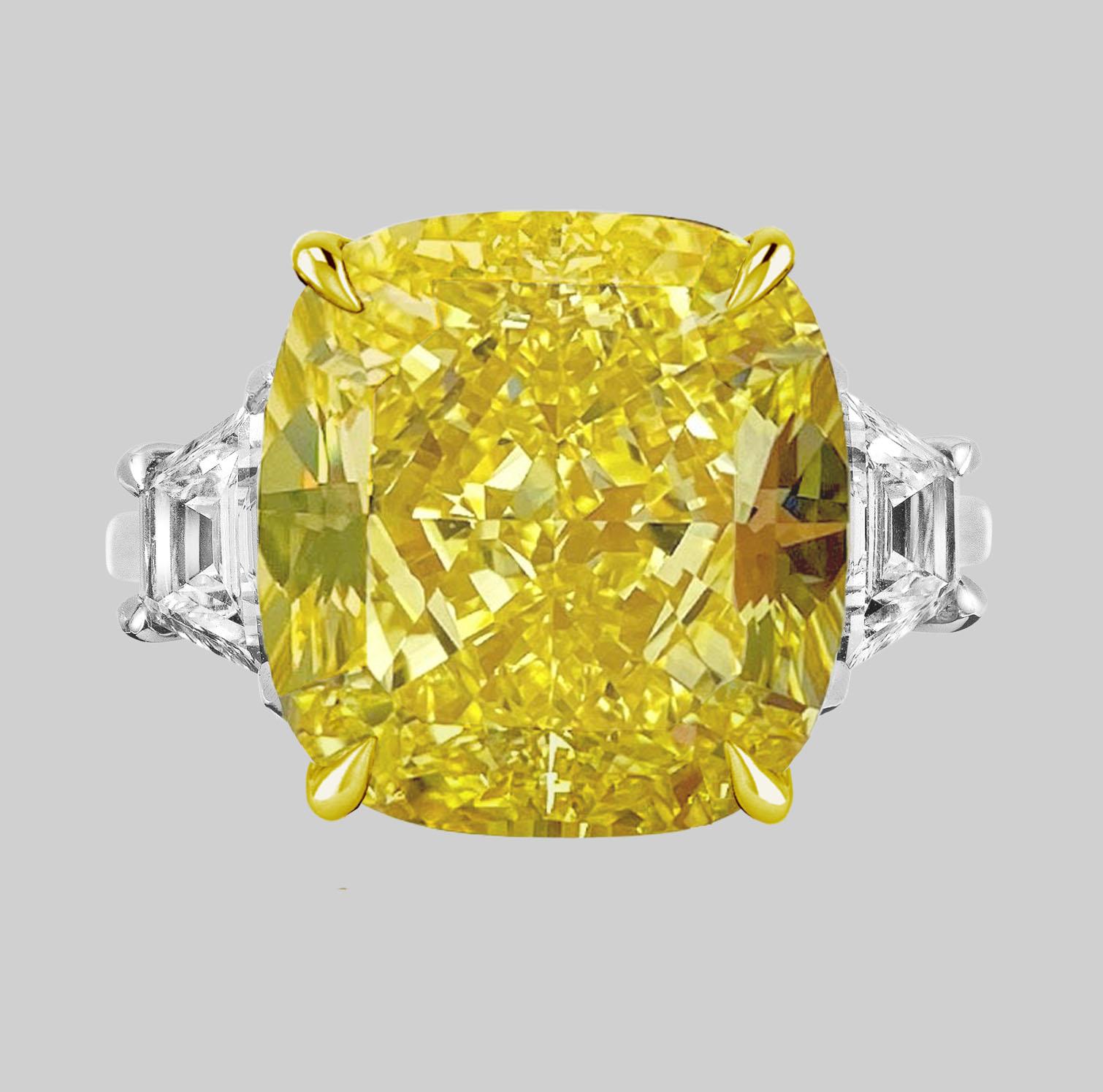 Modern Made in Italy GIA Certified 6 Carat Fancy Yellow Diamond Ring VVS2 Clarity For Sale