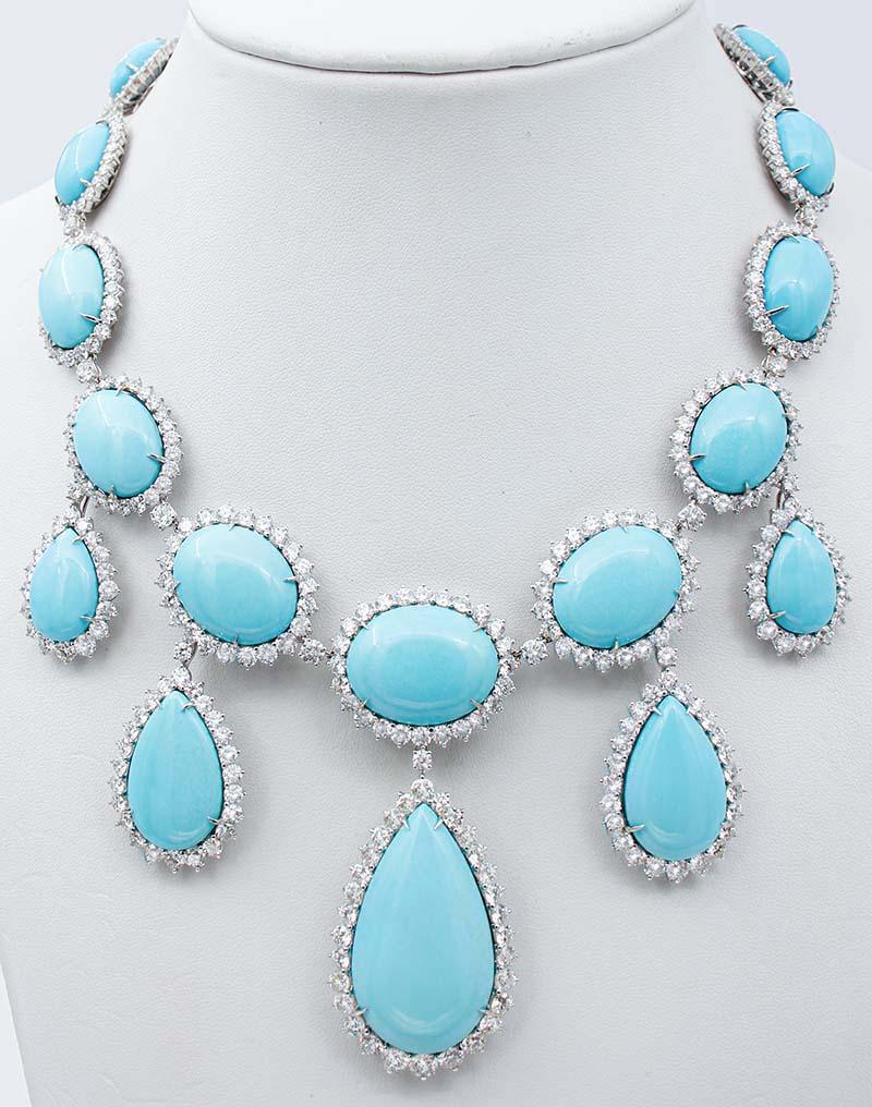 SHIPPING POLICY:
No additional costs will be added to this order.
Shipping costs will be totally covered by the seller (customs duties included).

Elegant and beautiful necklace in 18 karat white gold structure mounted with turquoise surrounded by